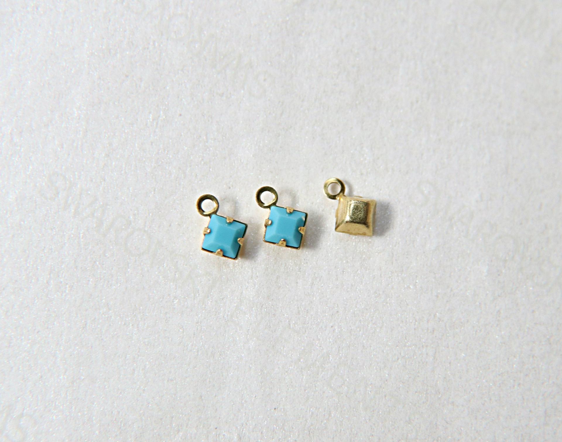 Swarovski 4mm fancy stone square setting drop one loop in Turquoise (267) 6/12/36/144/720 Pieces jewelry supplies in Brass/Vintage Black