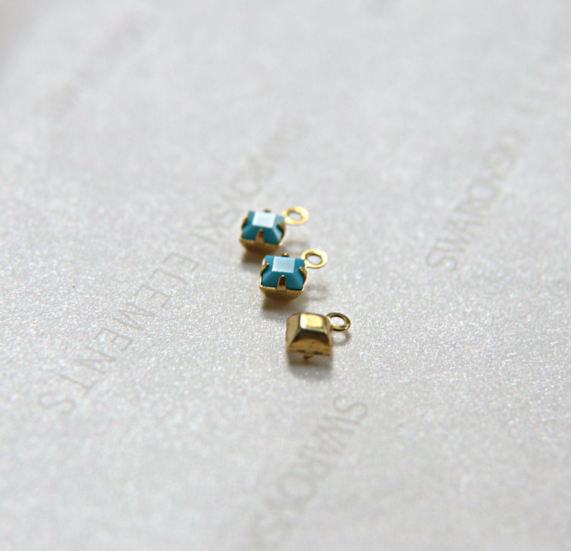 Swarovski 4mm fancy stone square setting drop one loop in Turquoise (267) 6/12/36/144/720 Pieces jewelry supplies in Brass/Vintage Black
