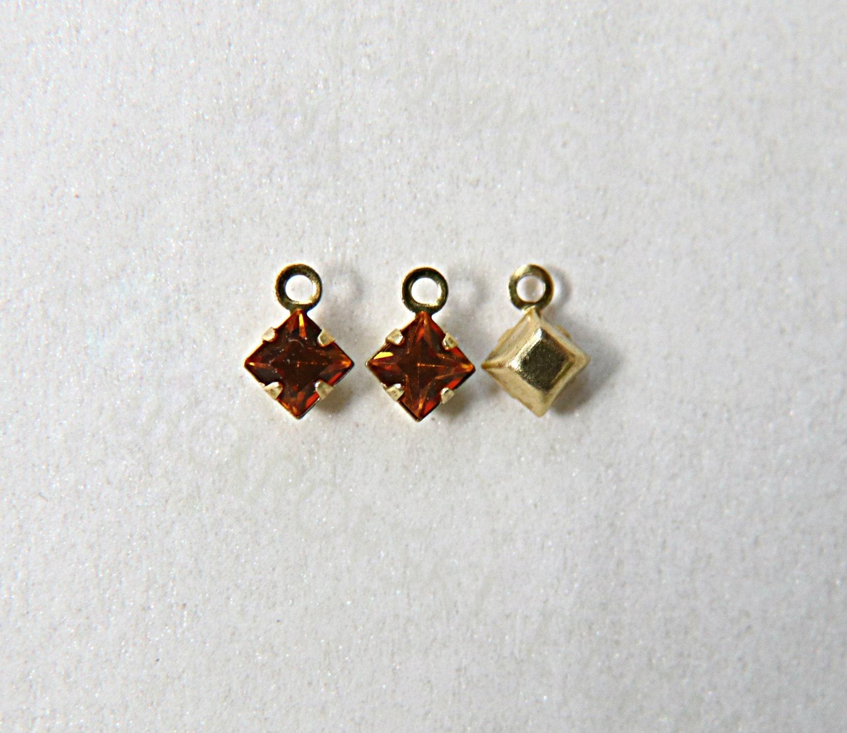 Swarovski 4mm fancy stone square setting drop one loop in Topaz (203) 6/12/36/144/720 Pieces jewelry supplies in Brass/Vintage Black