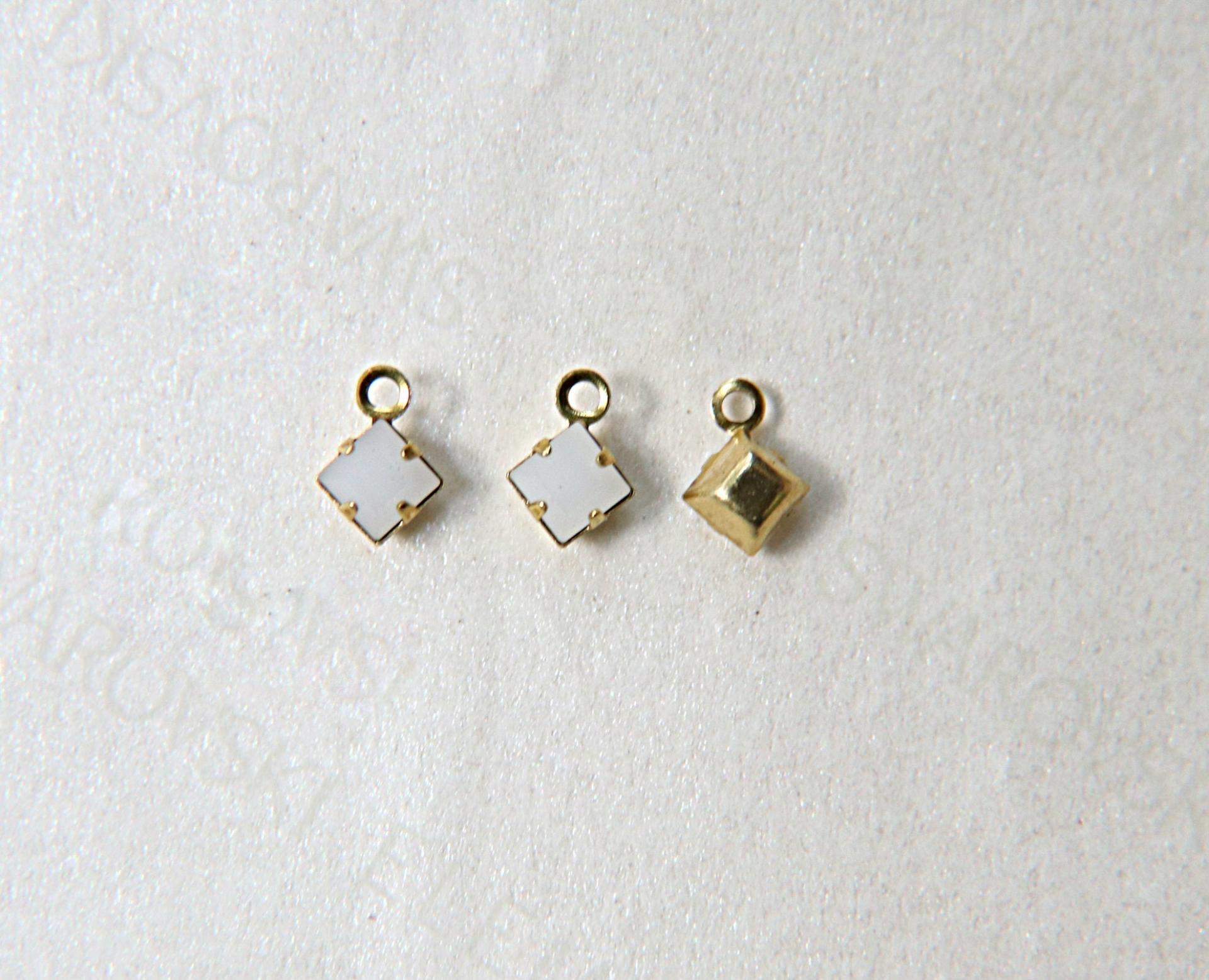 Swarovski 4mm fancy stone square setting drop one loop White Alabaster (281) 6/12/36/144/720 Pieces jewelry supplies in Brass/Vintage Black