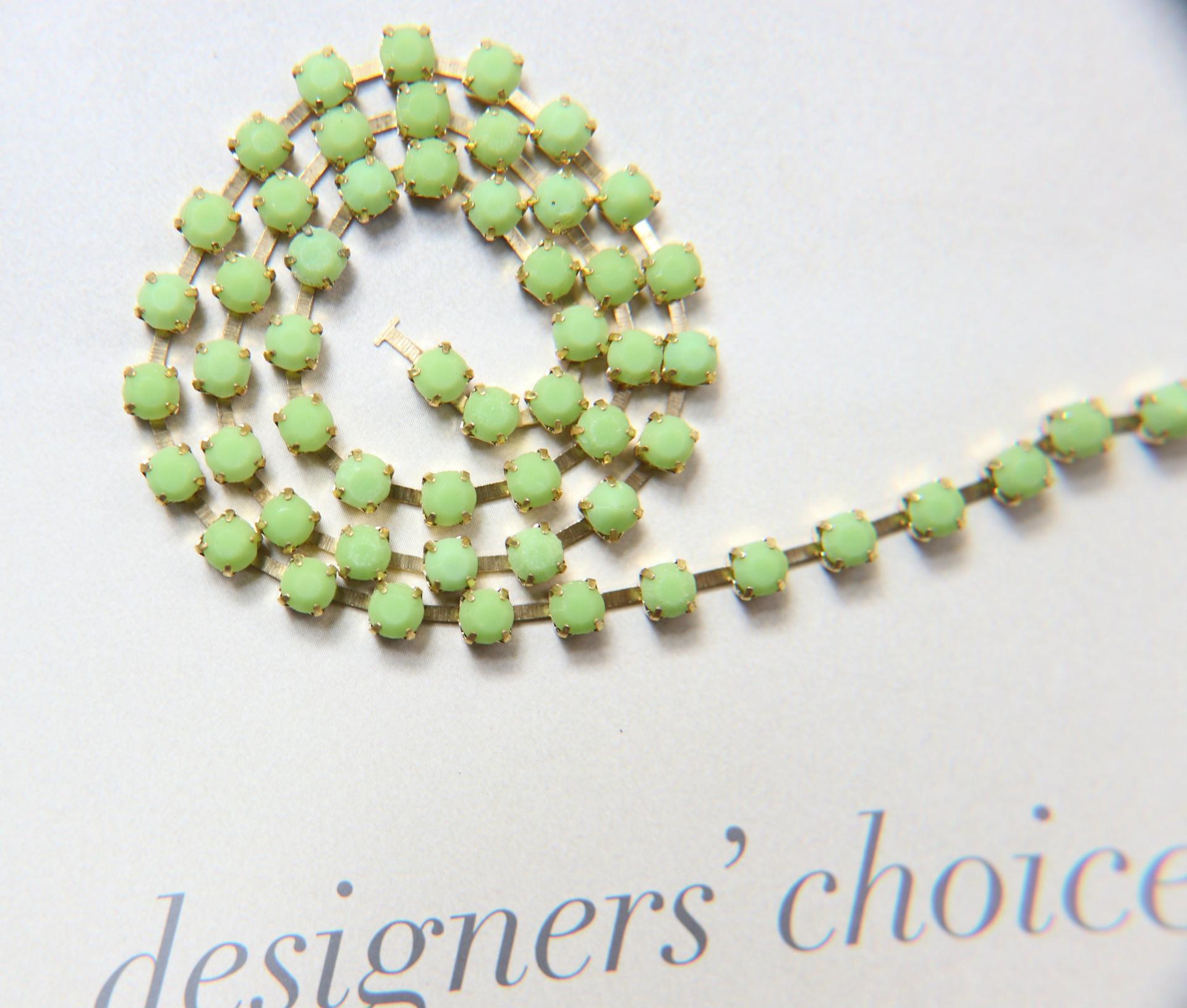 16 SS Rhinestone Chain Vintage Glass Pressed Chatons Peridot Opaque (4mm) 1/2/5/15 Meters vintage findings, strass chains, craft supplies