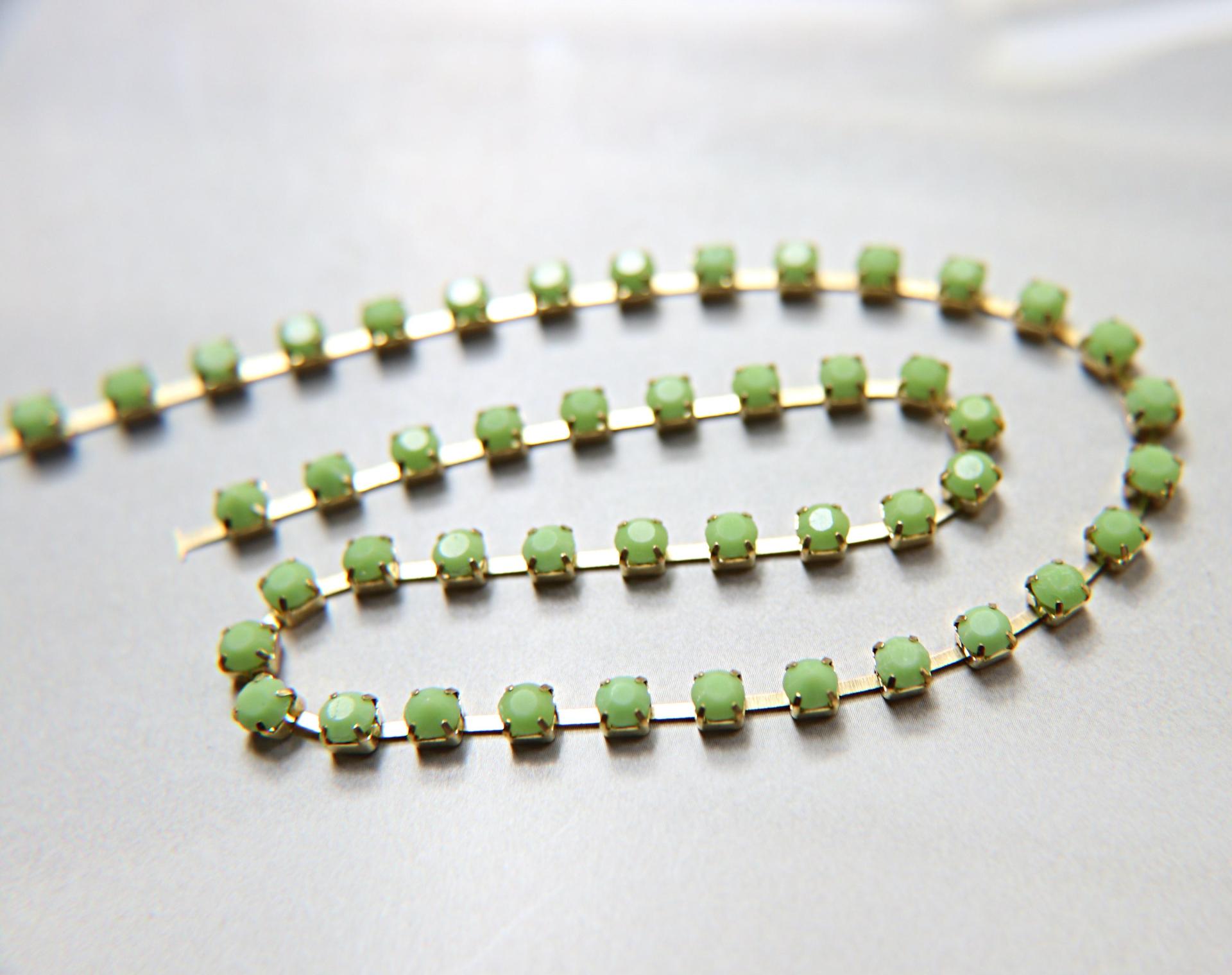 16 SS Rhinestone Chain Vintage Glass Pressed Chatons Peridot Opaque (4mm) 1/2/5/15 Meters vintage findings, strass chains, craft supplies