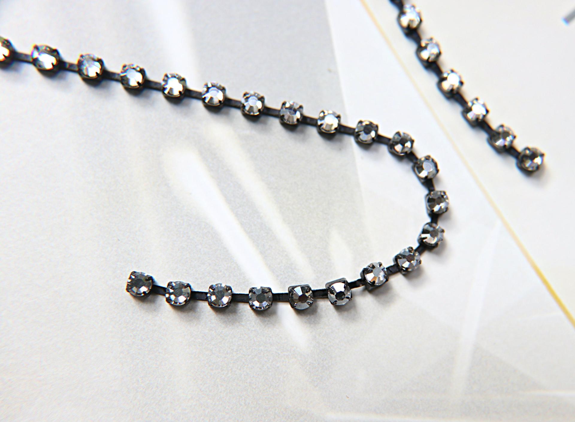 16ss Swarovski 2088 Chain in Flat Back Crystal Silver Shade (4mm) 0.5/1/2/5 Meters Vintage Black Settings