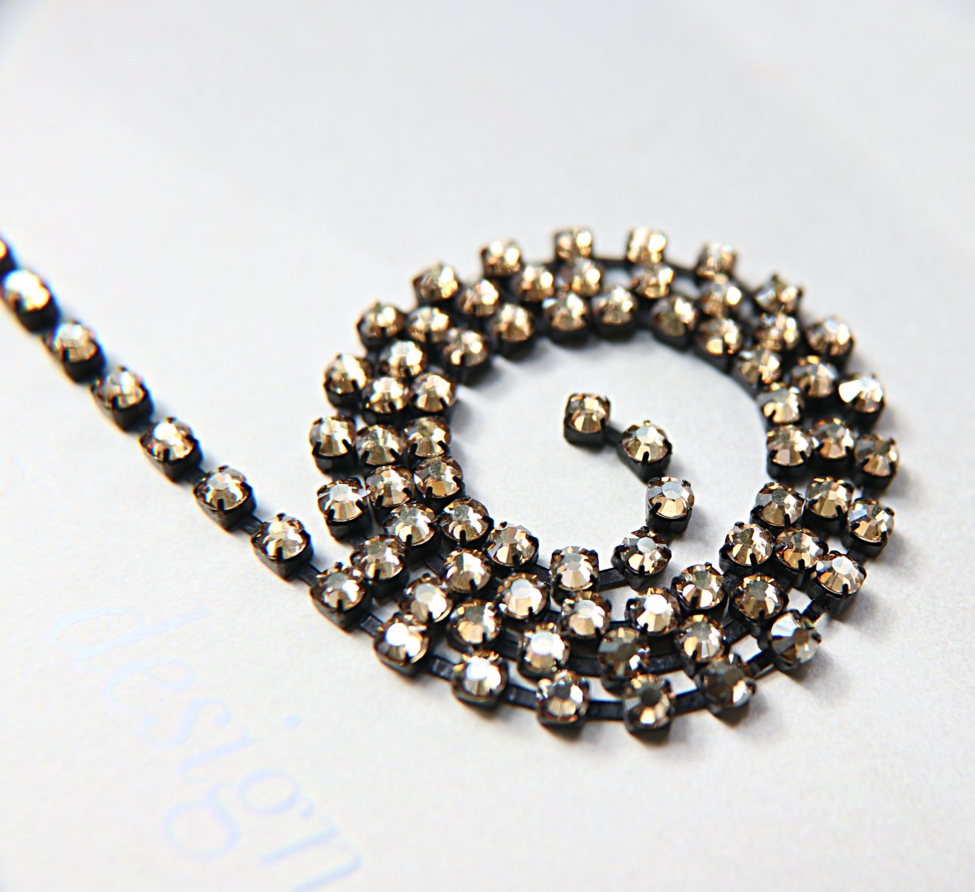 16ss Swarovski 2088 Chain in Flat Back Crystal Golden Shadow (4mm) 0.5/1/2/5 Meters Vintage Black Settings Bridal Supplies|Jewelry Making
