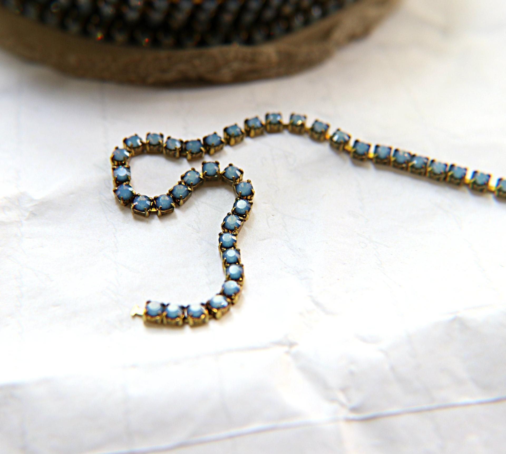 10SS Swarovski Rhinestone Cup Chain in White Opal Sky Blue 2.8mm Made in Austria 0.5/1/2/5 Meters vintage findings / jewelry making