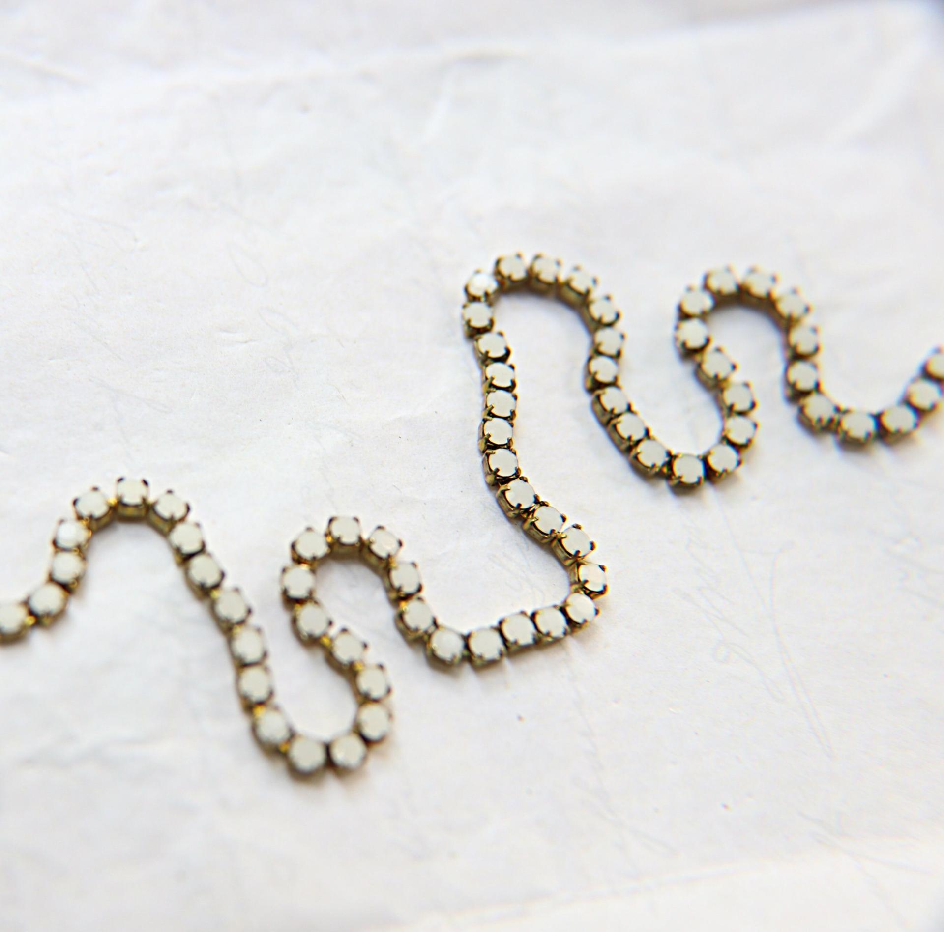 18pp Swarovski Vintage Chain in White Alabaster (2.5mm) 0.5/1/2/5 Meters Brass Settings Wedding Bridal Supplies|Jewelry Making|Decoration