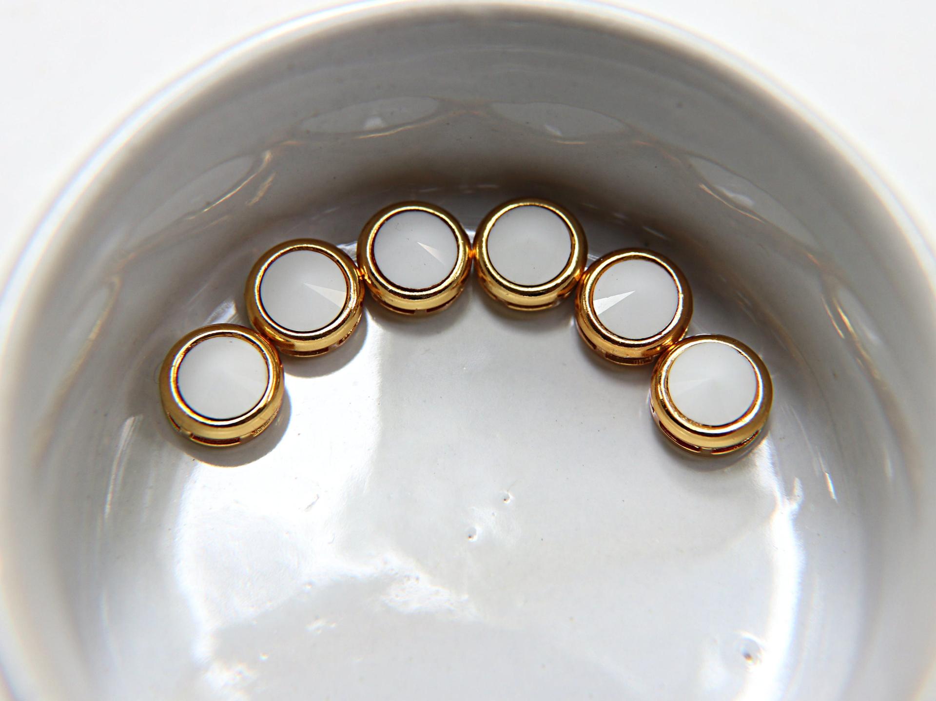 Swarovski 39ss Rivoli Sewon Settings in Chalk White 6/12/36 Pieces GOLD SETTINGS, Metal findings, vintage components, jewelry making