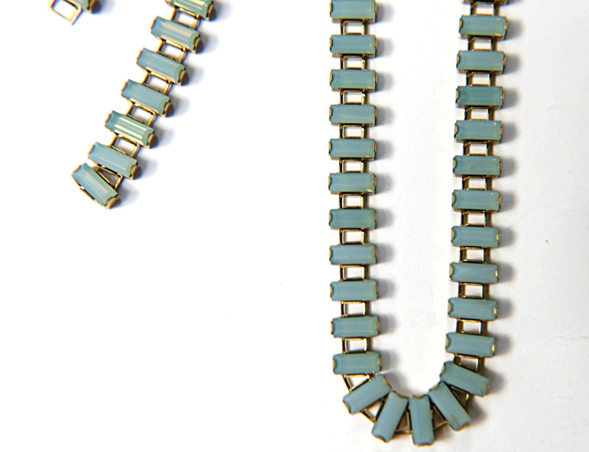 Swarovski Snake Baguette chain 7x3 mm in Pacific Opal (390) settings in Brass 0.5/1/2 Meters