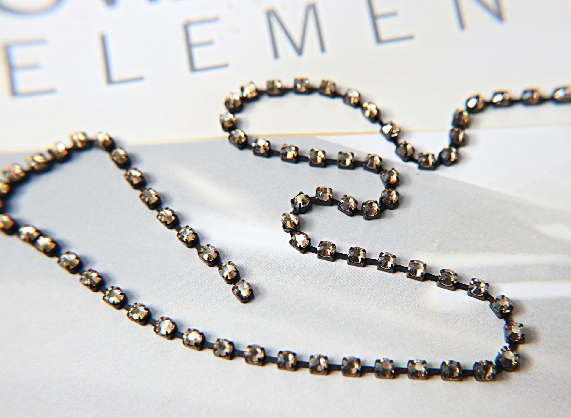16ss Swarovski 2088 Chain in Flat Back Crystal Golden Shadow (4mm) 0.5/1/2/5 Meters Vintage Black Settings Bridal Supplies|Jewelry Making