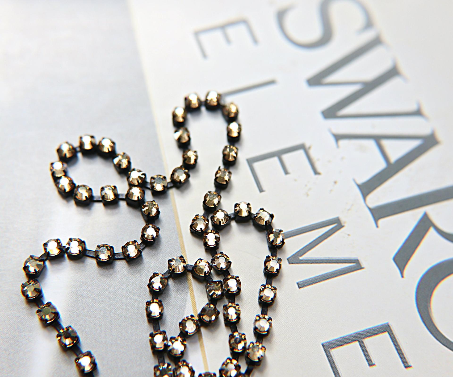 16ss Swarovski 2088 Chain in Flat Back Crystal Golden Shadow (4mm) 0.5/1/2/5 Meters Vintage Black Settings Bridal Supplies|Jewelry Making