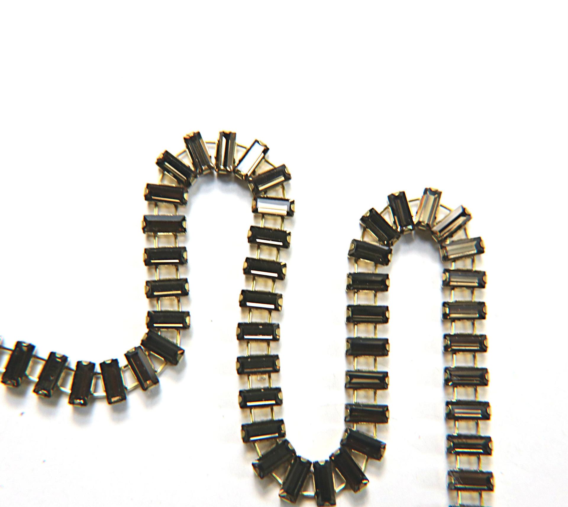 Swarovski Snake Baguette chain 7x3 mm in Smoky Quartz (225) settings in Brass 0.5/1/2 Meters