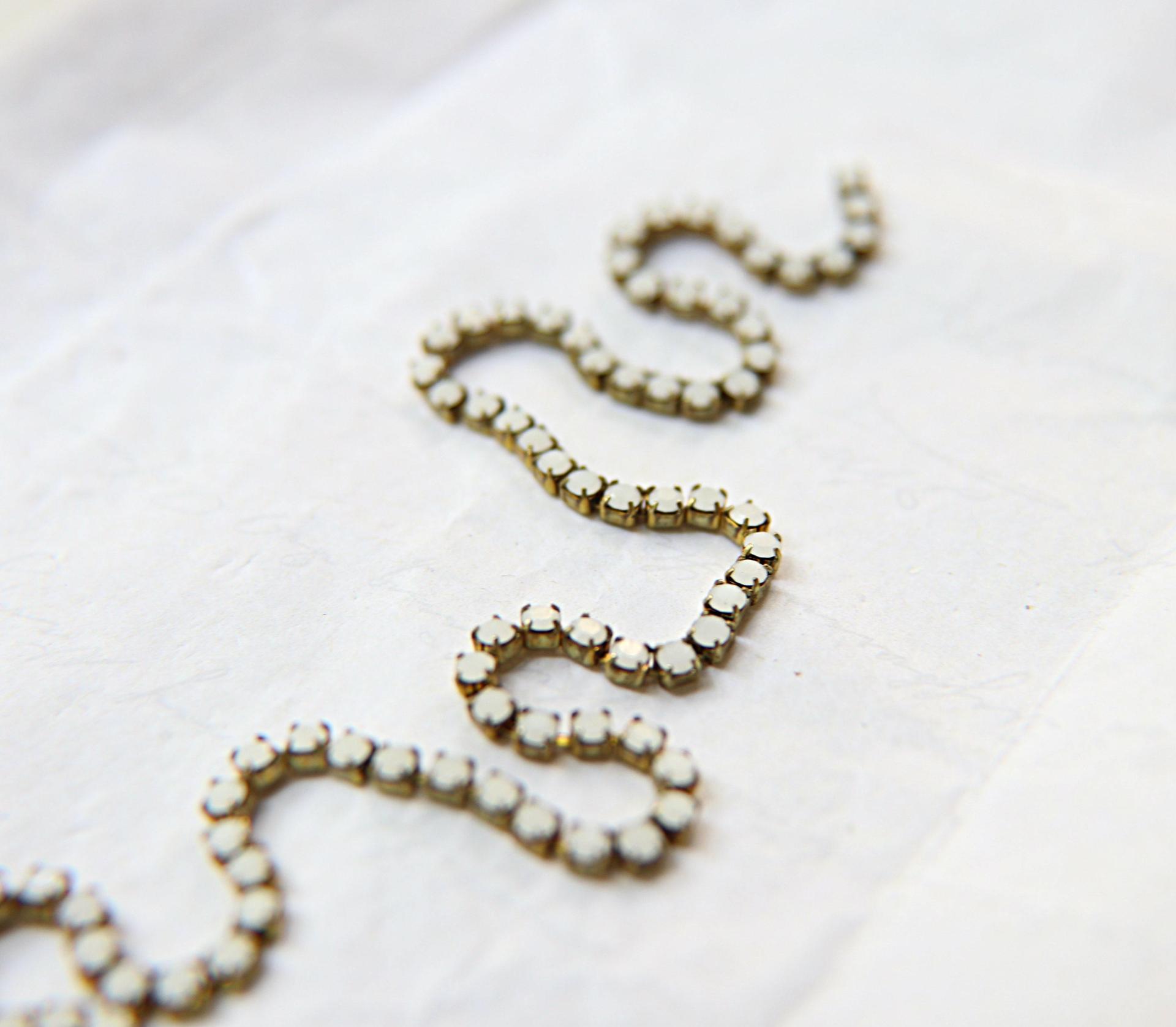 18pp Swarovski Vintage Chain in White Alabaster (2.5mm) 0.5/1/2/5 Meters Brass Settings Wedding Bridal Supplies|Jewelry Making|Decoration