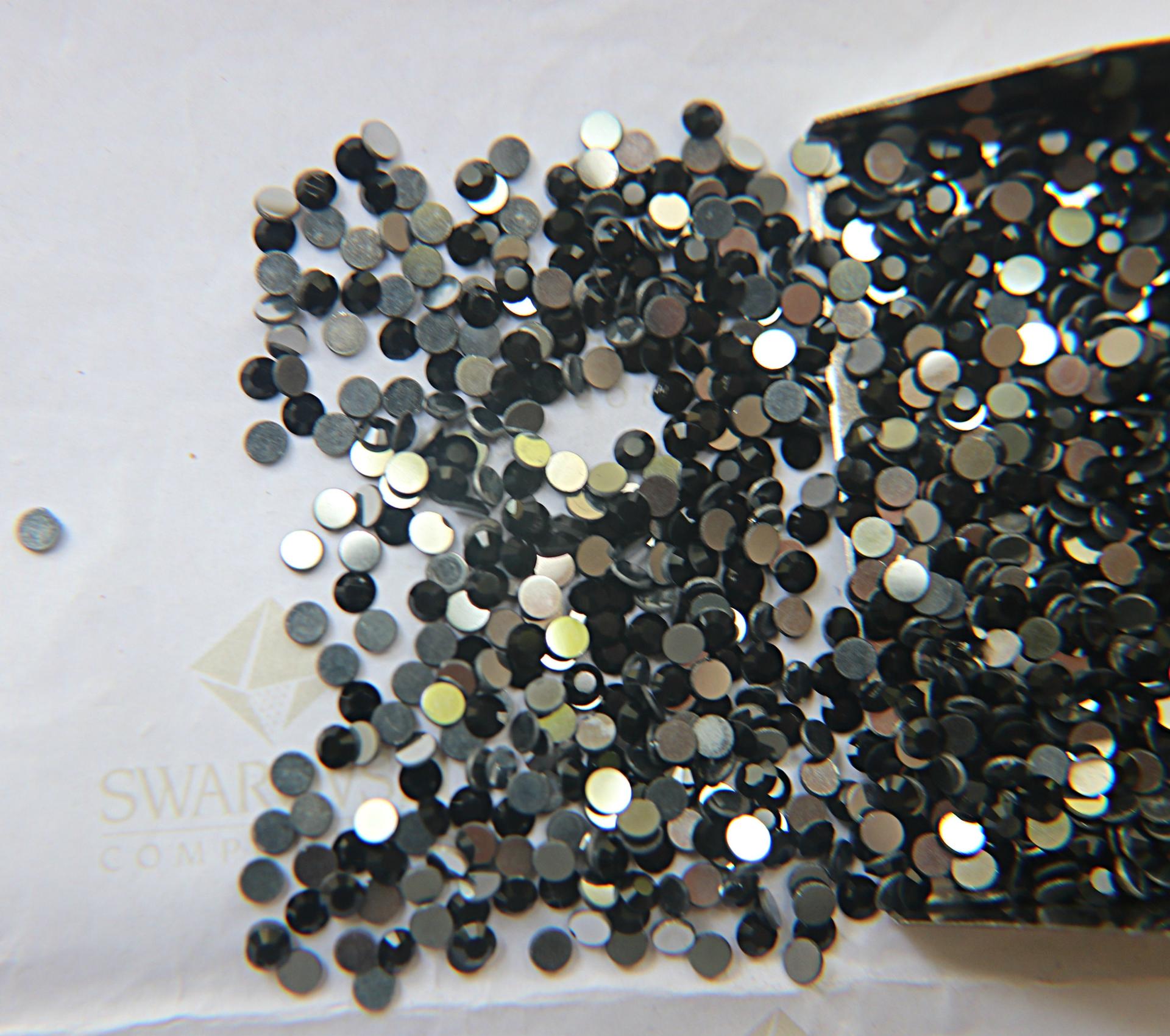 10SS Swarovski Flatbacks in Jet Chaton Roses 2088 (2.9mm) Made in Austria 72/144/432/1440 Pieces Nail art decoration