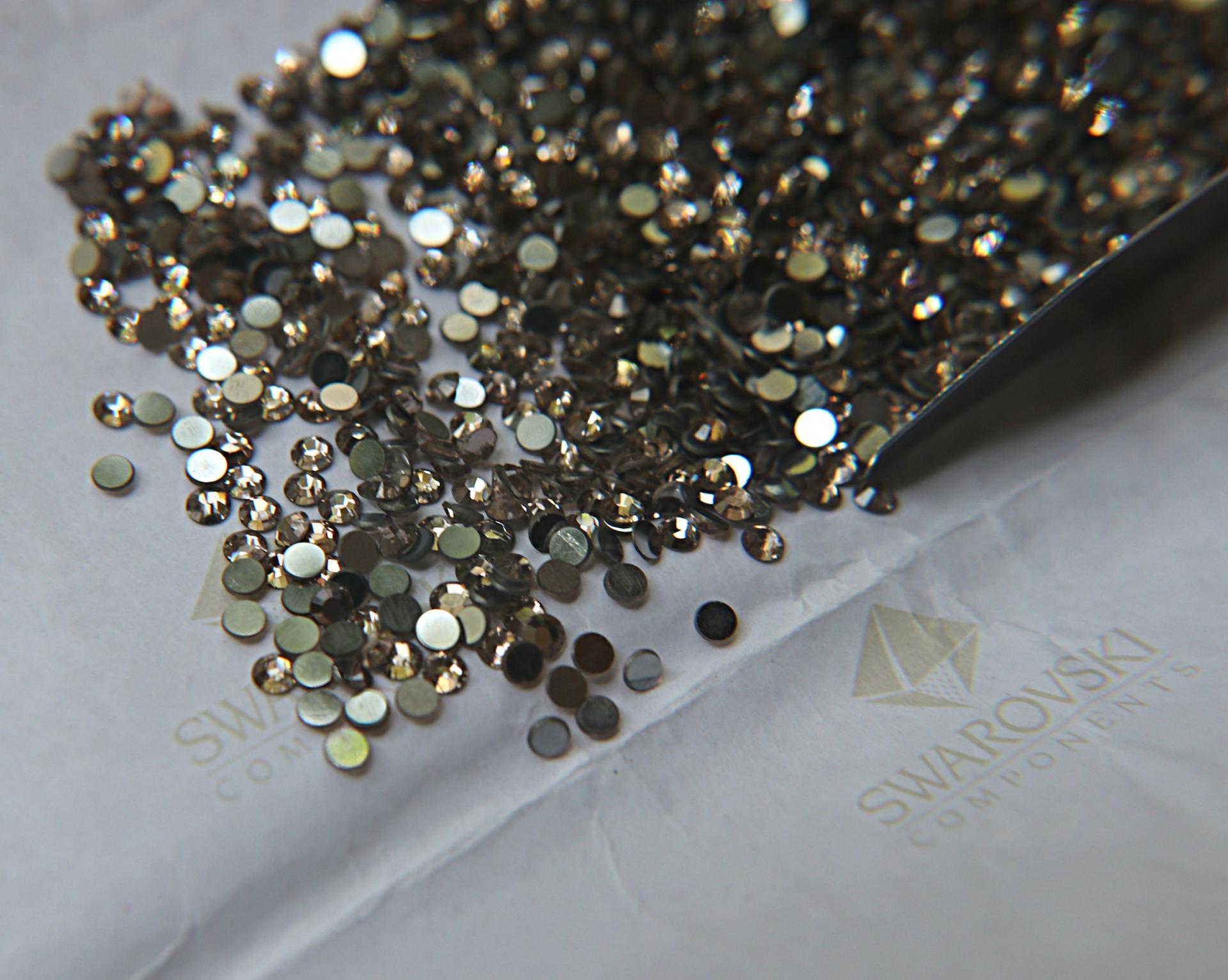 10ss/12ss Swarovski Flatbacks in Silk Chaton Roses 2088 (2.9mm) Made in Austria 72/144/720/1440 Pieces Nail art decoration