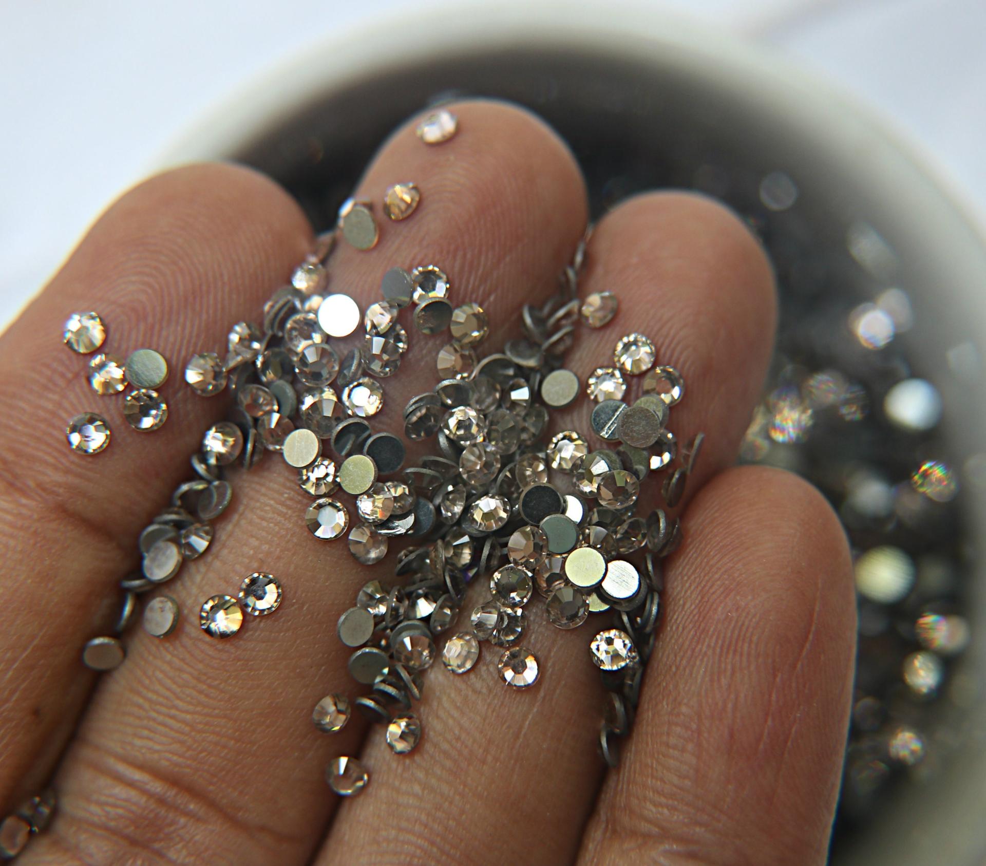 10ss/12ss Swarovski Flatbacks in Silk Chaton Roses 2088 (2.9mm) Made in Austria 72/144/720/1440 Pieces Nail art decoration