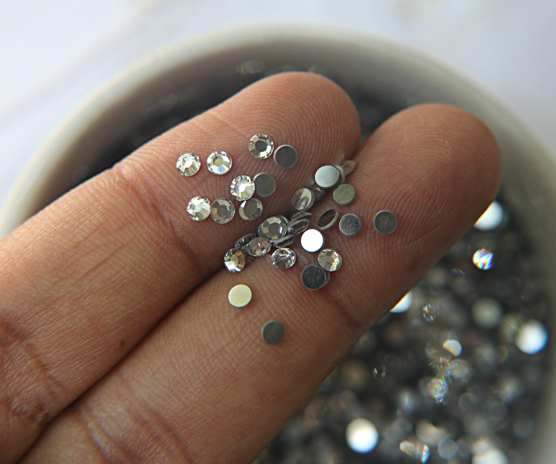 12SS Swarovski Flatbacks in Crystal Chaton Roses 2088 (3.2mm) Made in Austria 72/144/720/1440 Pieces Nail art decoration, craft supplies