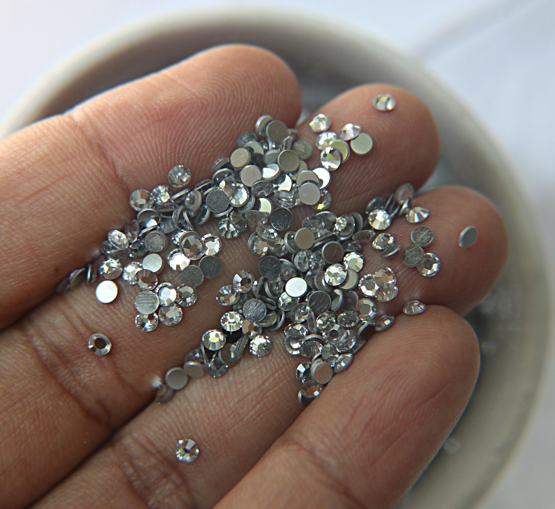 12SS Swarovski Flatbacks in Crystal Chaton Roses 2088 (3.2mm) Made in Austria 72/144/720/1440 Pieces Nail art decoration, craft supplies