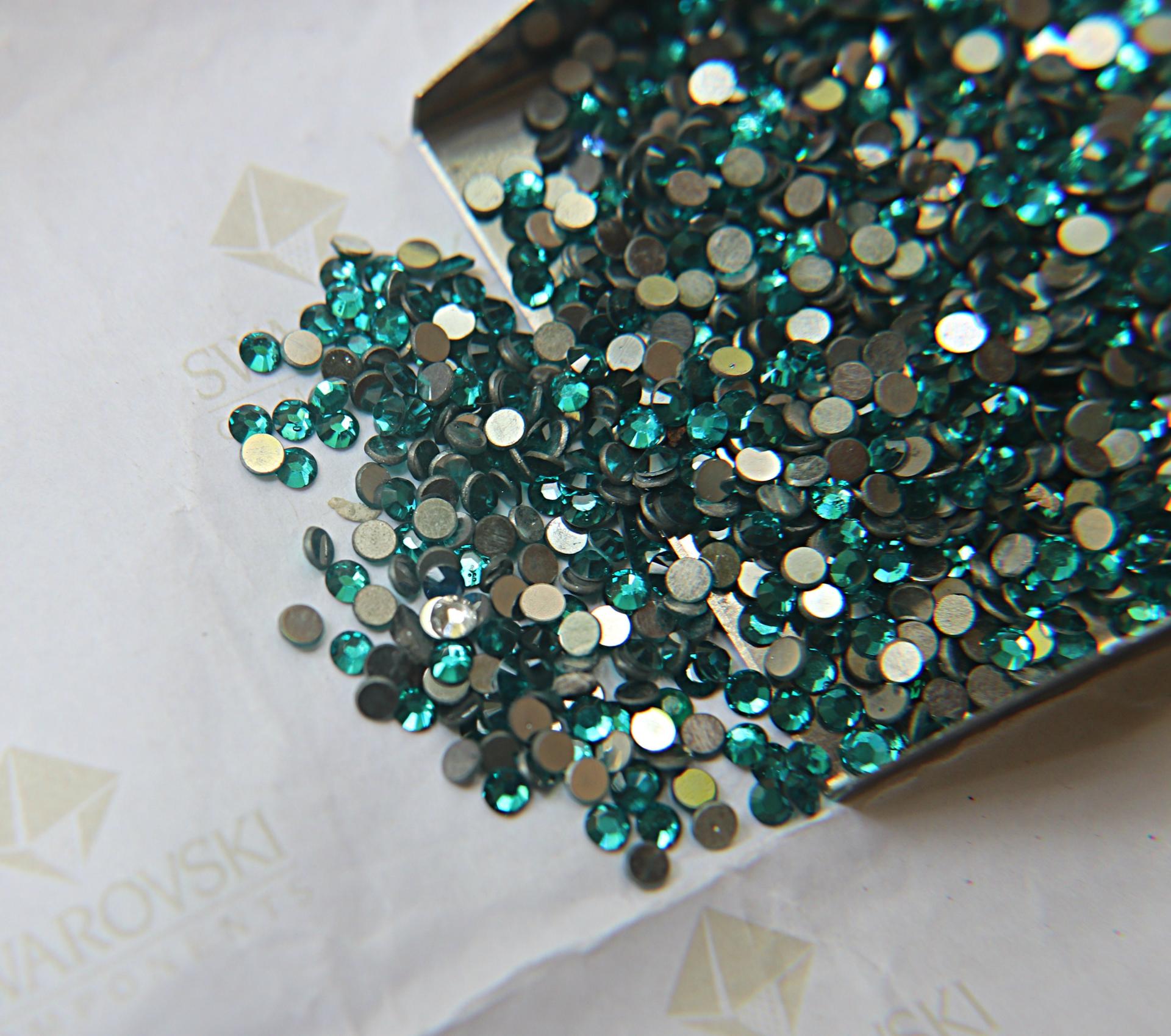 10/12SS Swarovski Flatbacks in Blue Zircon Chaton Roses 2088 (2.9mm) Made in Austria 144/720/1440 Pieces Nail art decoration