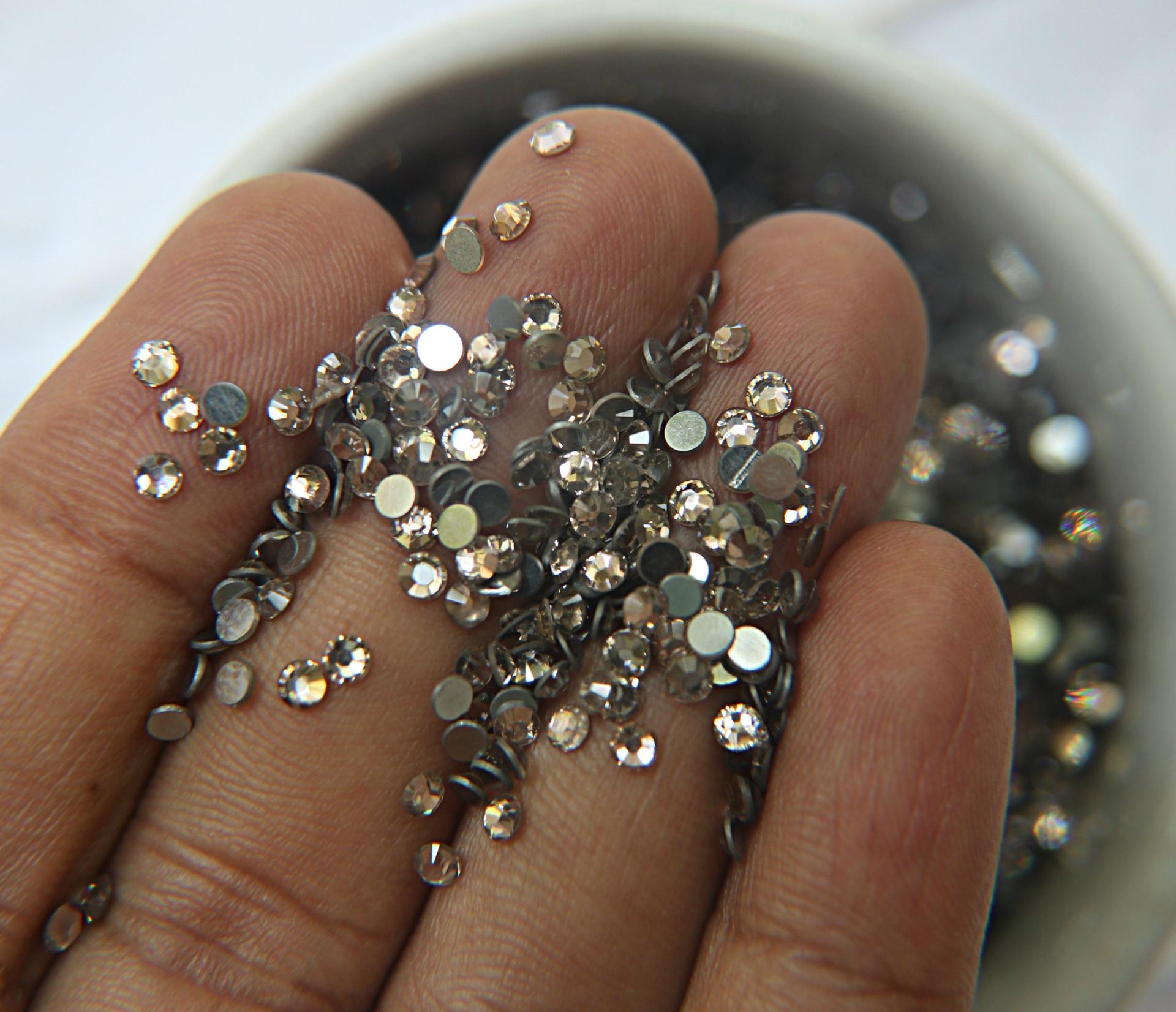 10ss/12ss Swarovski Flatbacks in Silk Chaton Roses 2088 (2.9mm) Made in Austria 72/144/720/1440 Pieces Nail art decoration