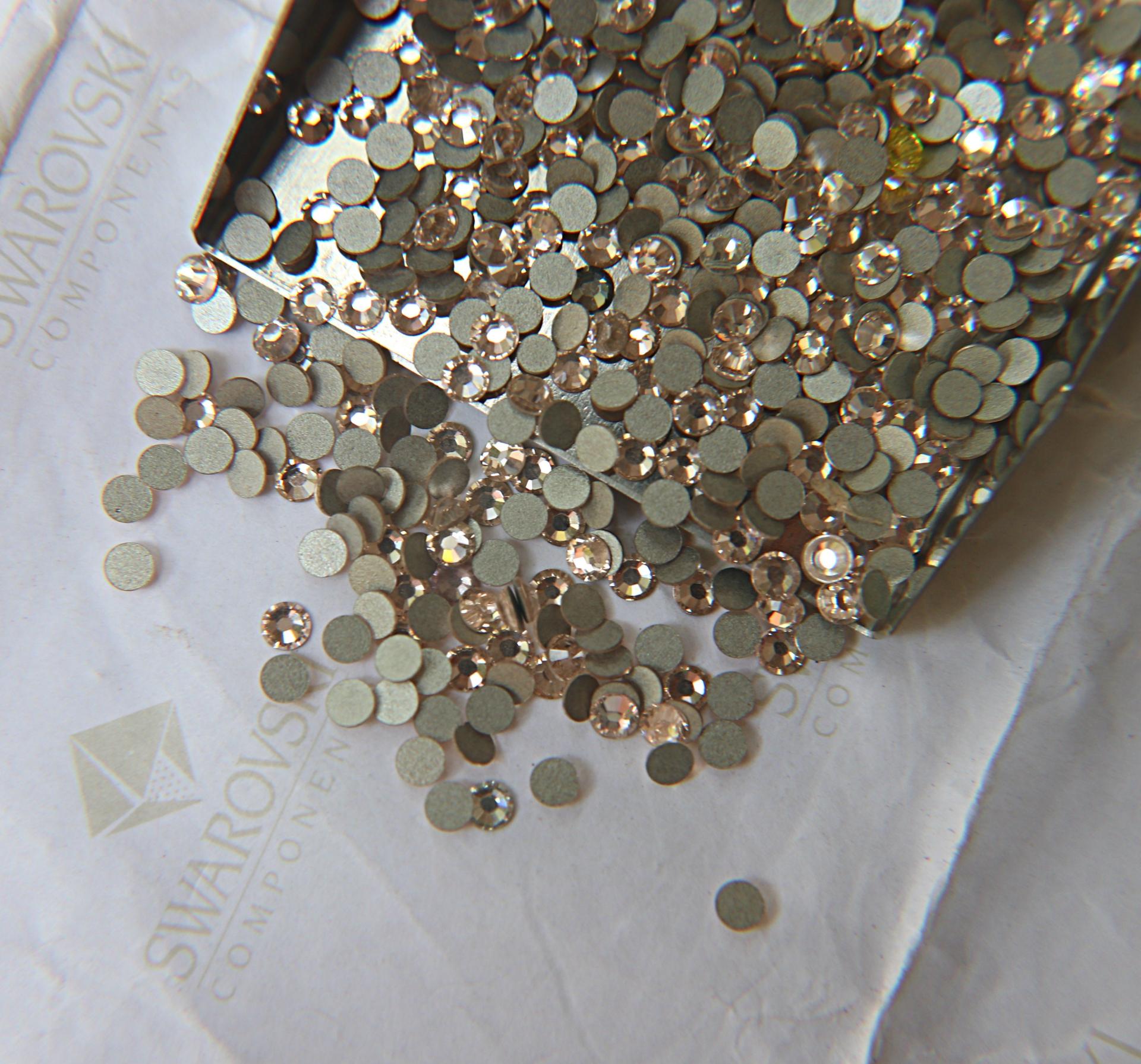 10ss/12ss Swarovski Flatbacks in Silk Chaton Roses 2088 (2.9mm) Made in Austria 72/144/720/1440 Pieces Nail art decoration