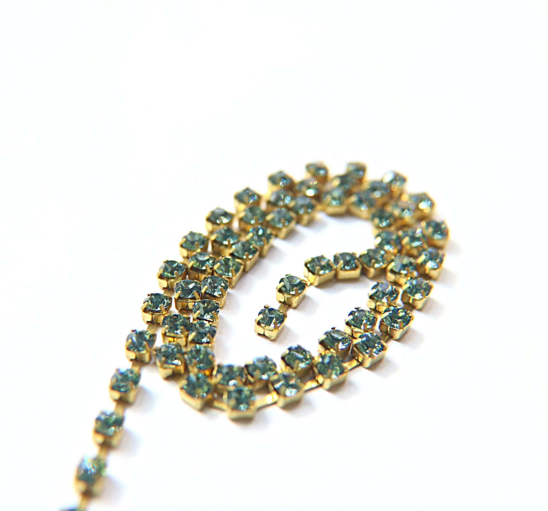 18ss Swarovski Rhinestone Chain in Indian Sapphire (217) 0.5/1/2/5 Meters Bridal Supplies, Jewelry, vintage findings, embroidery materials