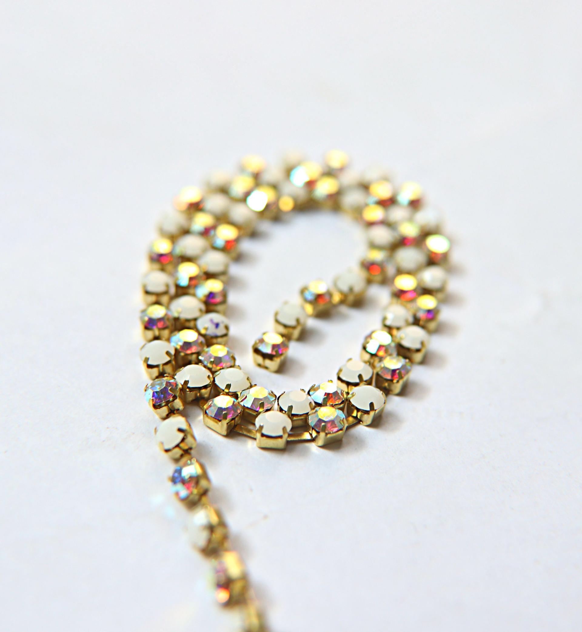 16 SS Rhinestone Chain Swarovski in White Alabaster & Crystal AB 4mm 0.5/1/2/5/15 Meters vintage findings, strass chains, premium findings