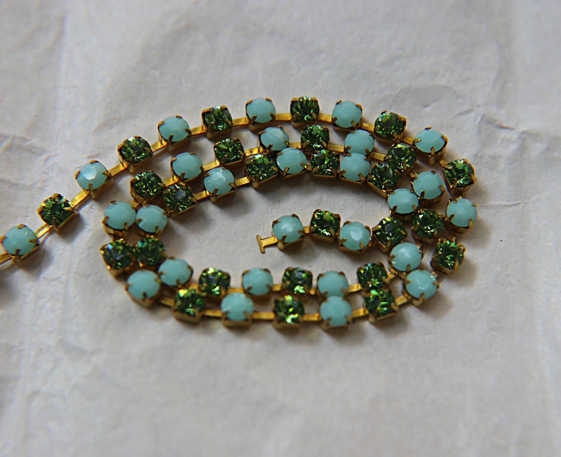 16 SS Rhinestone Chain Swarovski in Mint Alabaster & Peridot 4mm 0.5/1/2/5/15 Meters embroidery materials, craft vintage findings