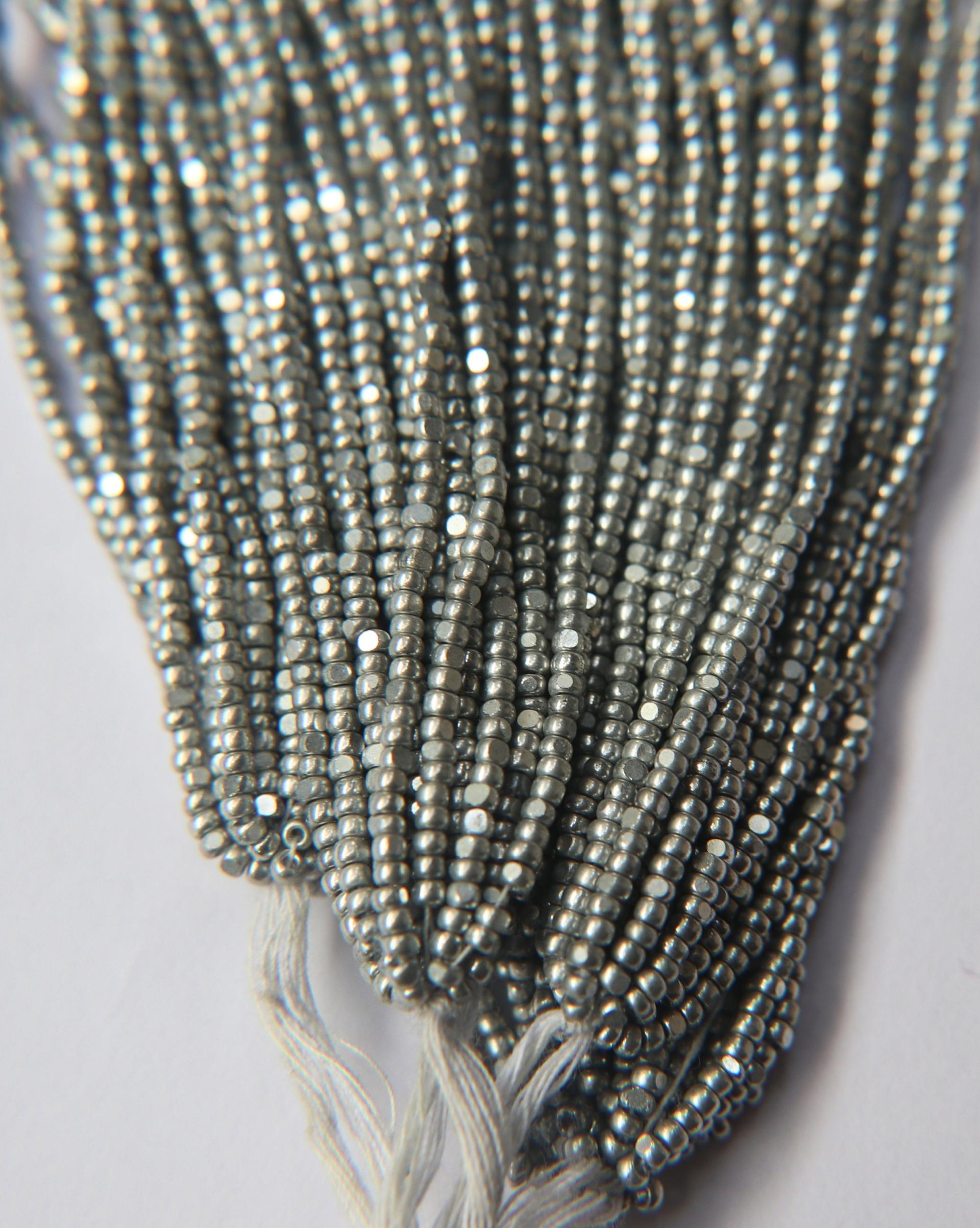 13/0 Hanks Charlotte Cut Beads Metallic Aluminium Silver 1/5/25/50/100 Hanks 1.6mm embroidery materials, bijoux findings, rare beads vintage