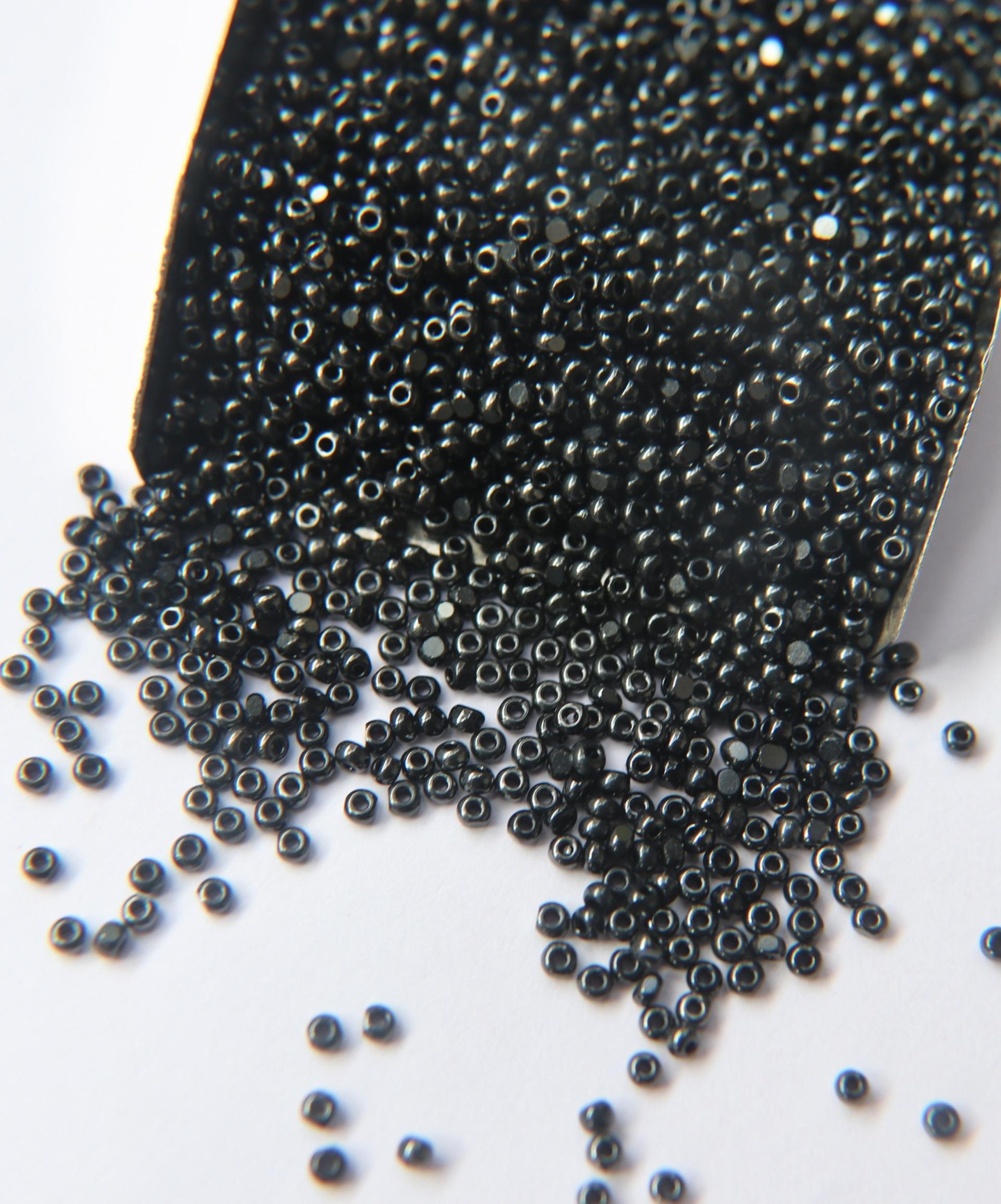 13/0 Charlotte Cut Beads Jet Hematite Metallic 5/10/20/50/250/500 Grams 1.6mm craft supplies, jewelry making, embroidery materials, vintage