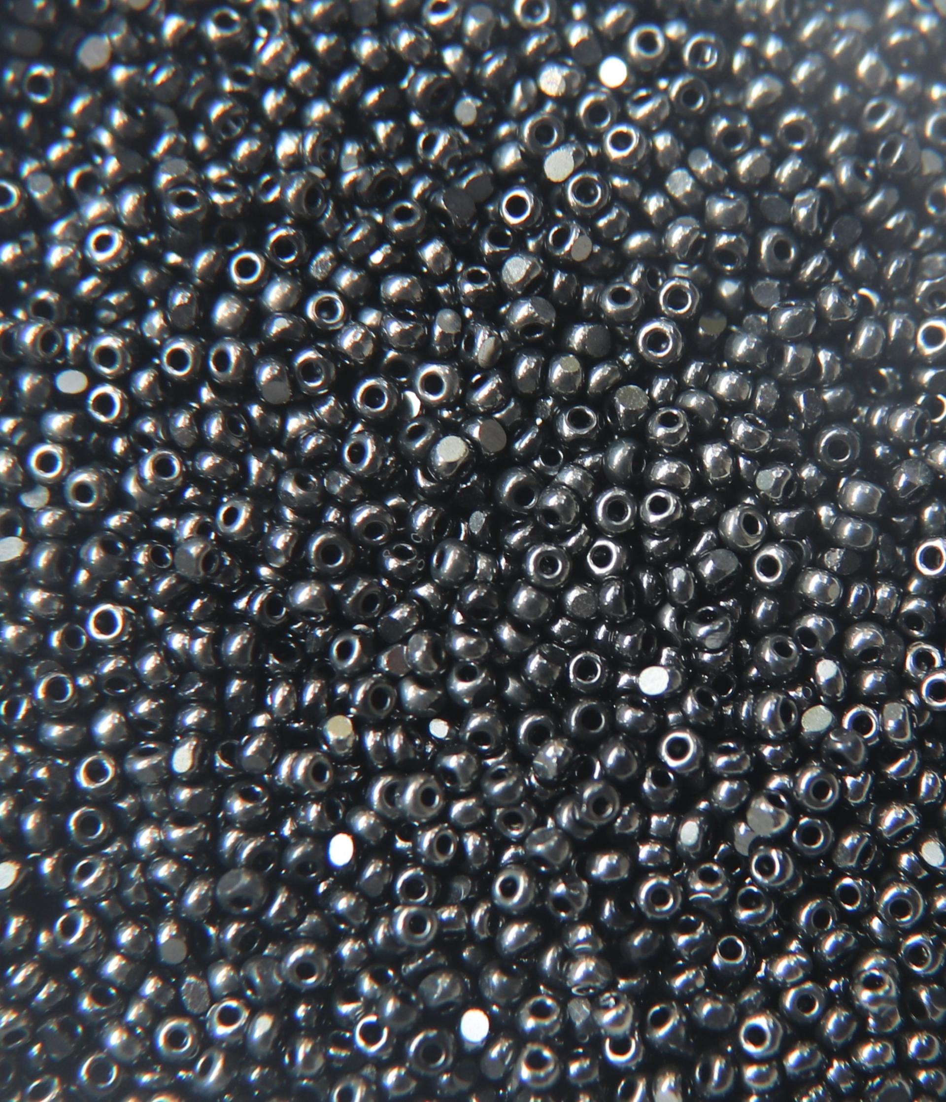 13/0 Charlotte Cut Beads Jet Hematite Metallic 5/10/20/50/250/500 Grams 1.6mm craft supplies, jewelry making, embroidery materials, vintage