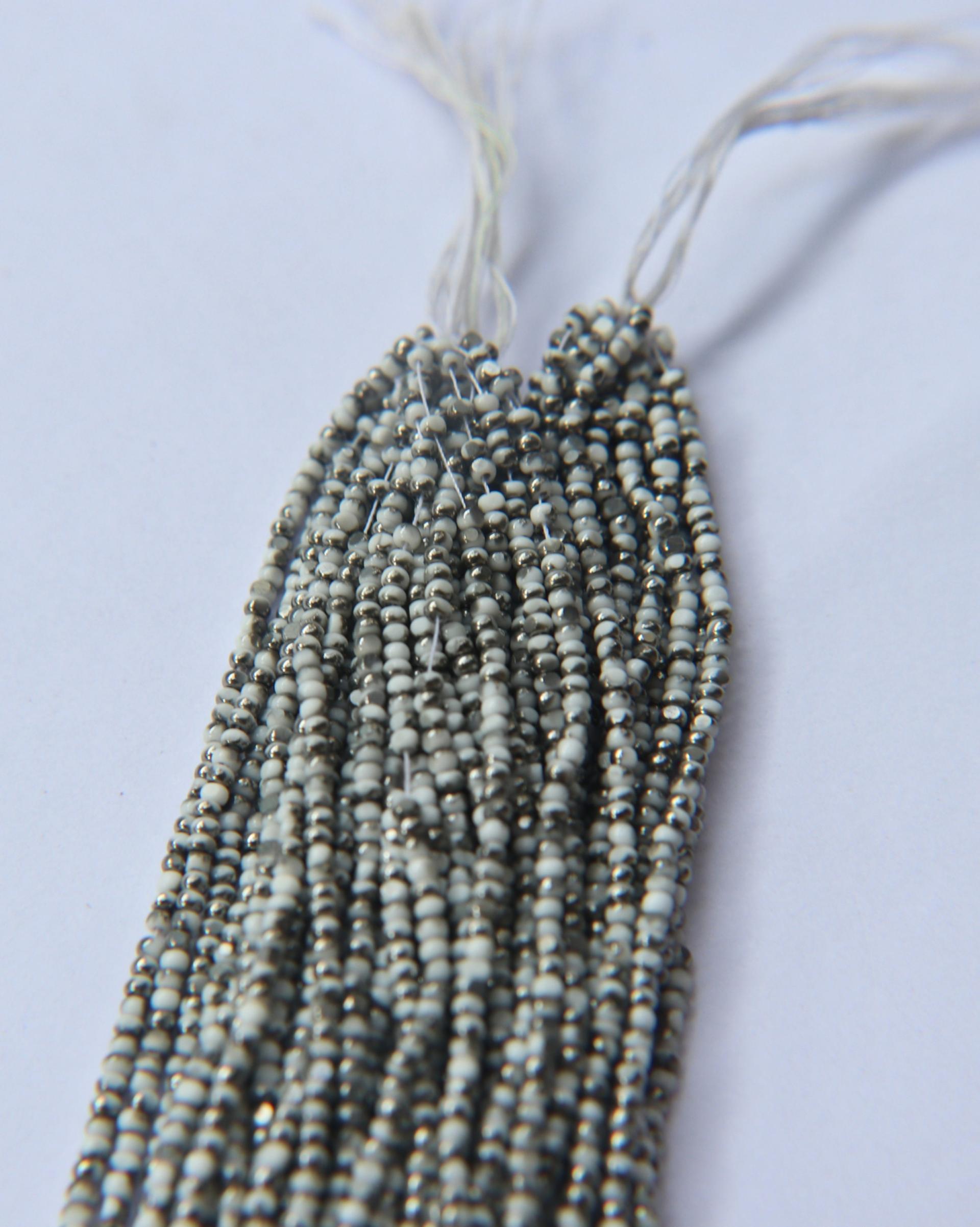 11/0 Hanks Charlotte Cut Beads 03050 Patina Chalk White Gunmetal 1/5/25/50/100 Hanks 2.0mm glass beads, jewelry supply, findings