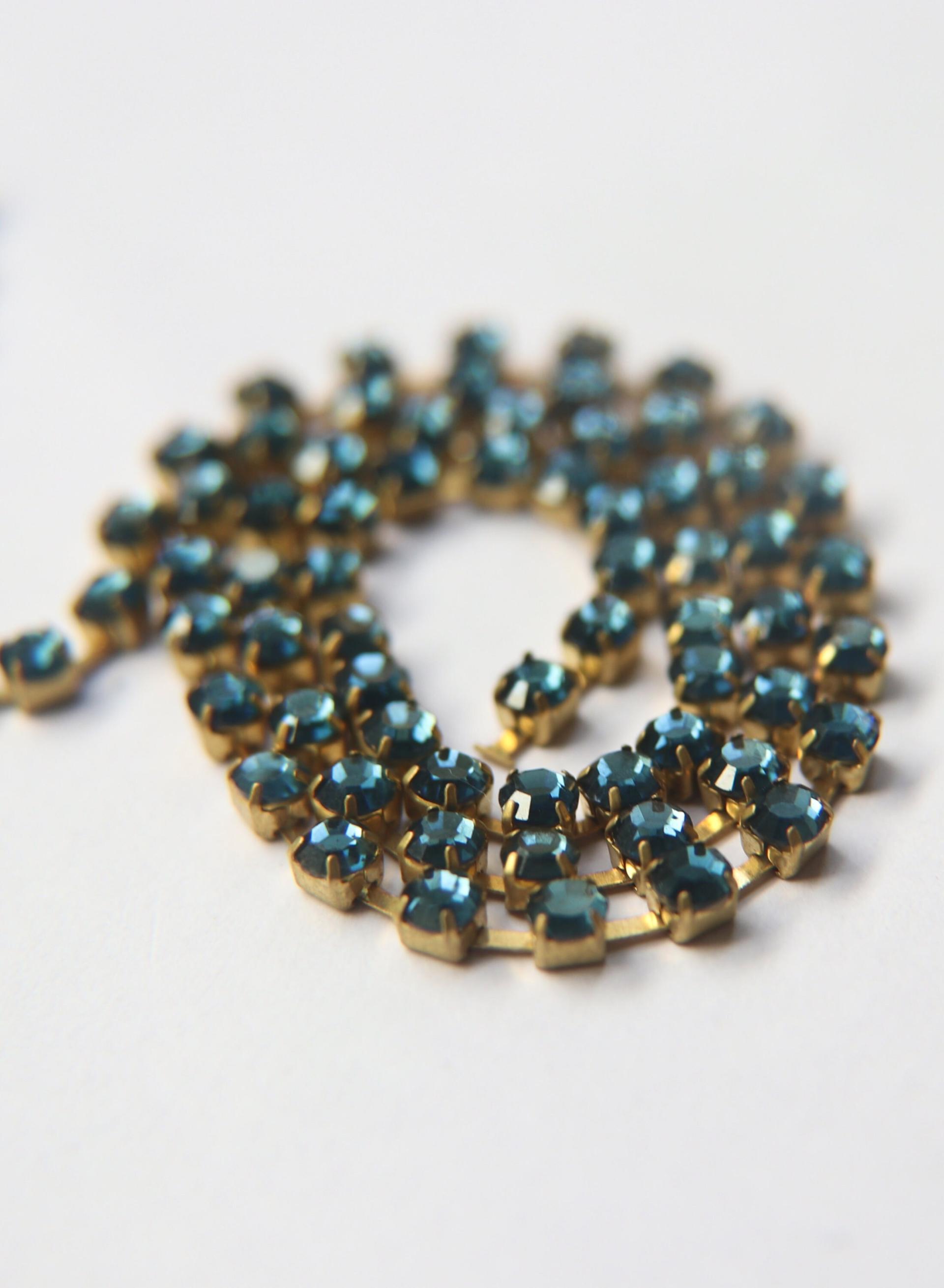 16ss Swarovski 2088 Chain in Flat Back Montana (4mm) 0.5/1/2/5 Meters Brass Settings Bridal Supplies, strass chains premium material