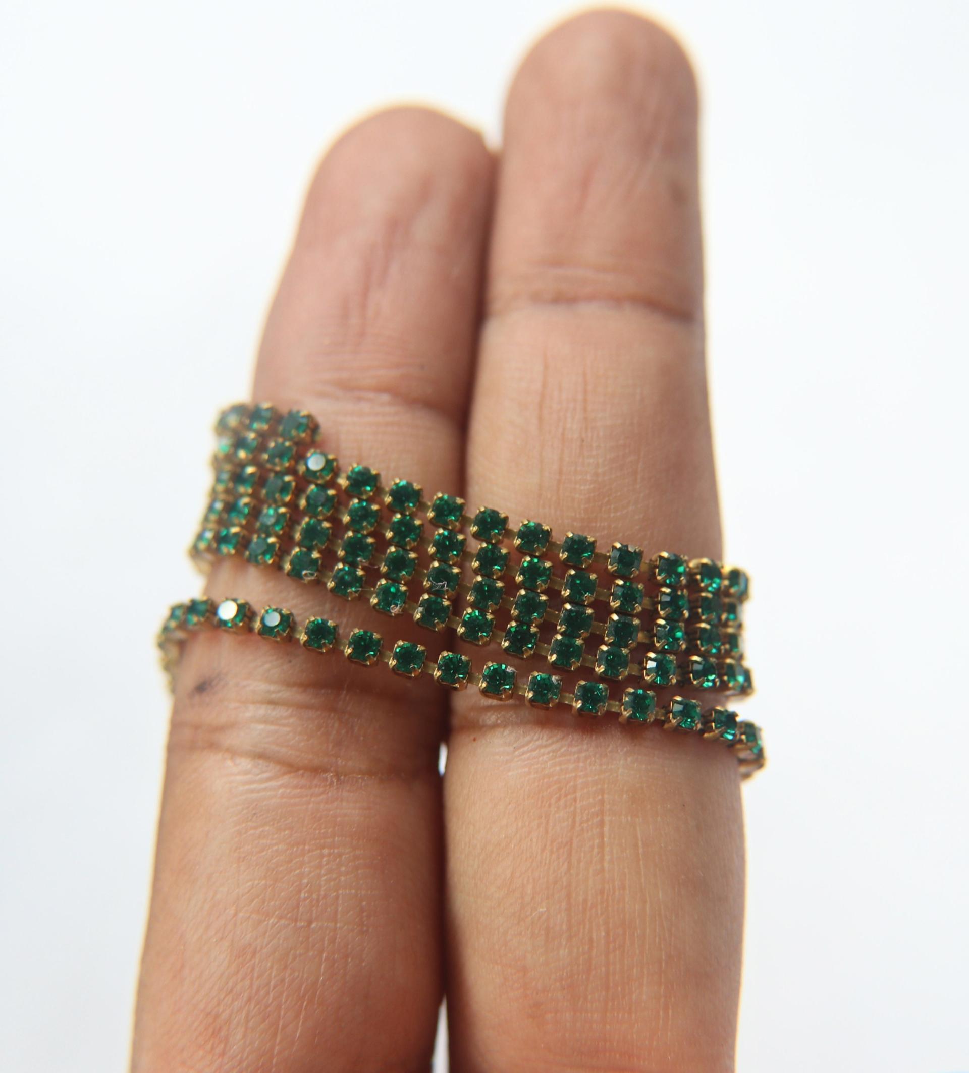 14pp Swarovski Vintage Chain in Emerald (2mm) 0.5/1/2/5/15 Meters Brass Settings