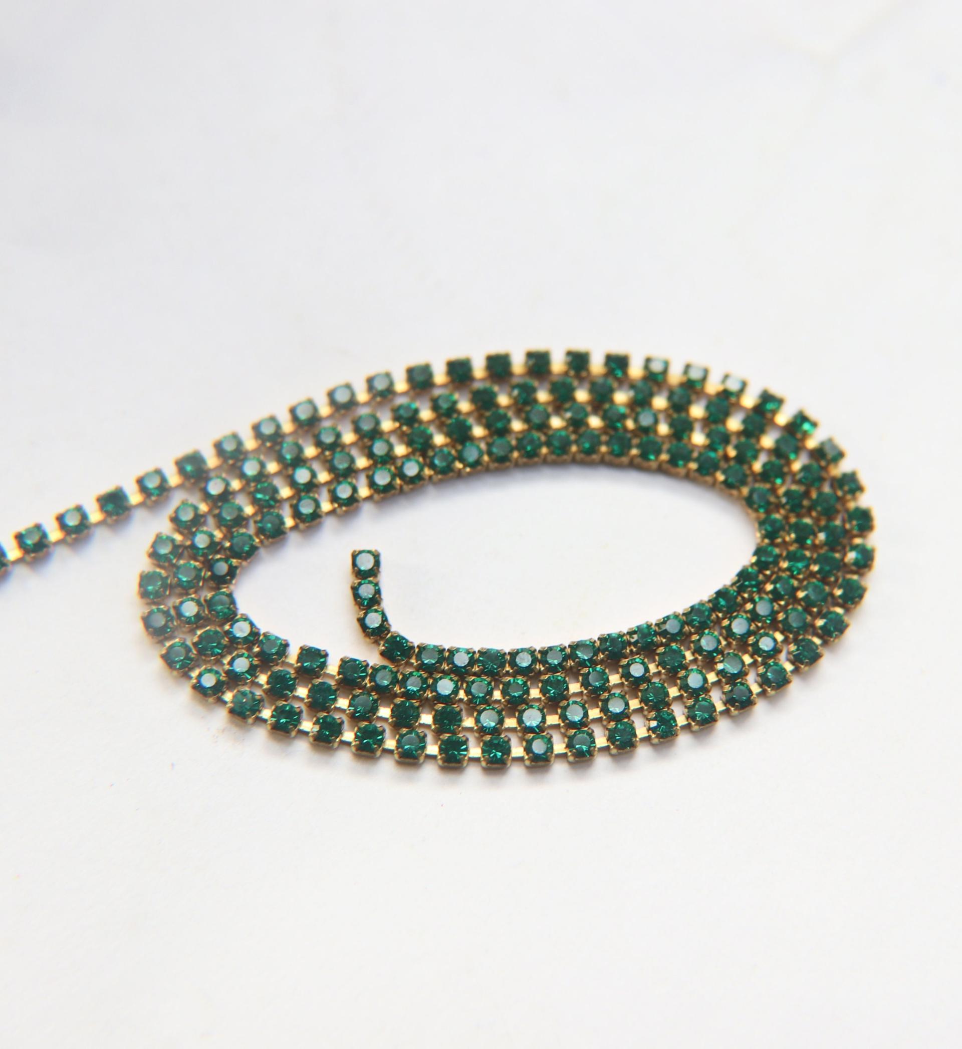 14pp Swarovski Vintage Chain in Emerald (2mm) 0.5/1/2/5/15 Meters Brass Settings