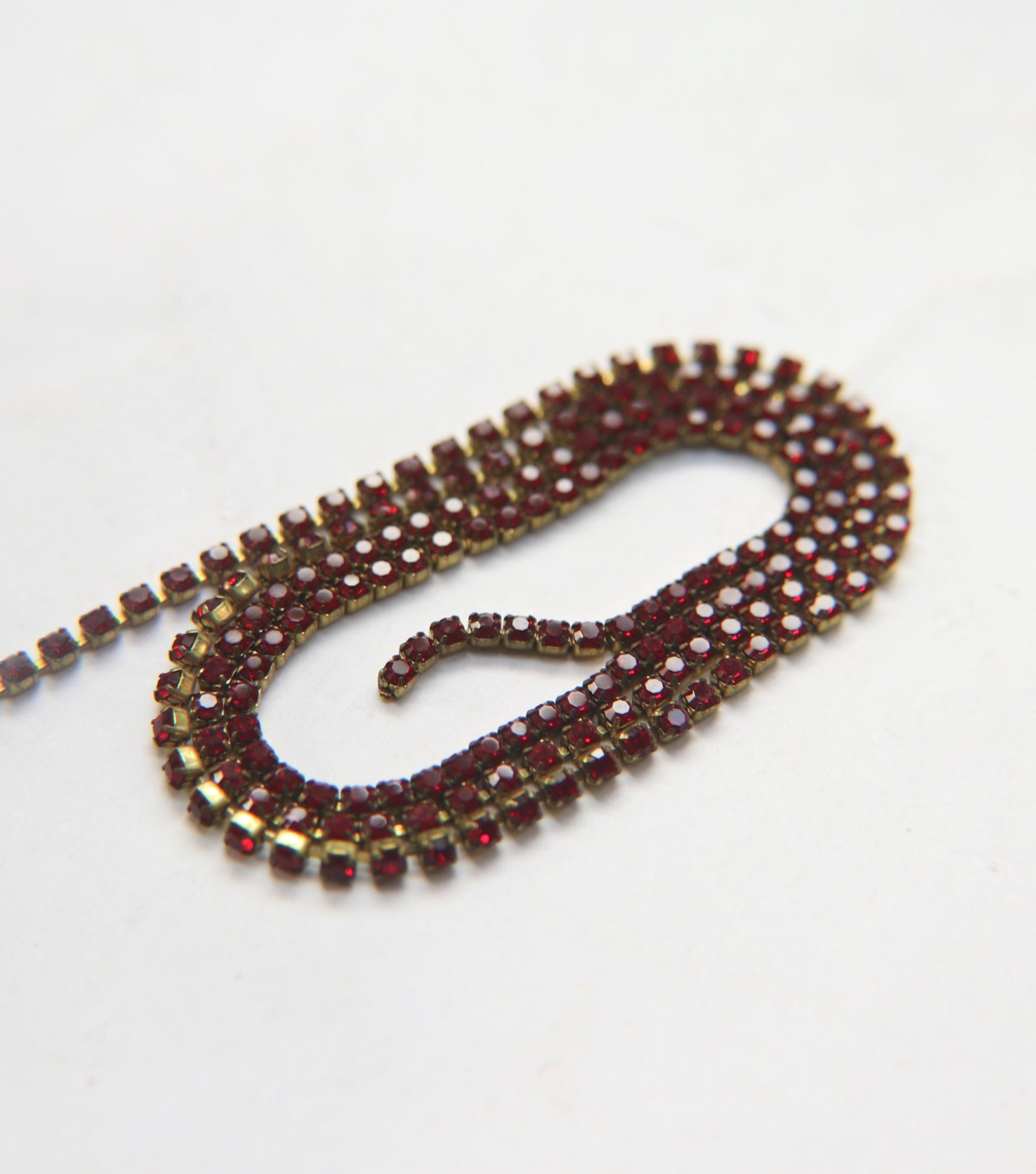 14pp Swarovski Vintage Chain in Siam (2mm) 0.5/1/2/5/15 Meters Brass Settings vintage premium findings, strass chains, jewelry making