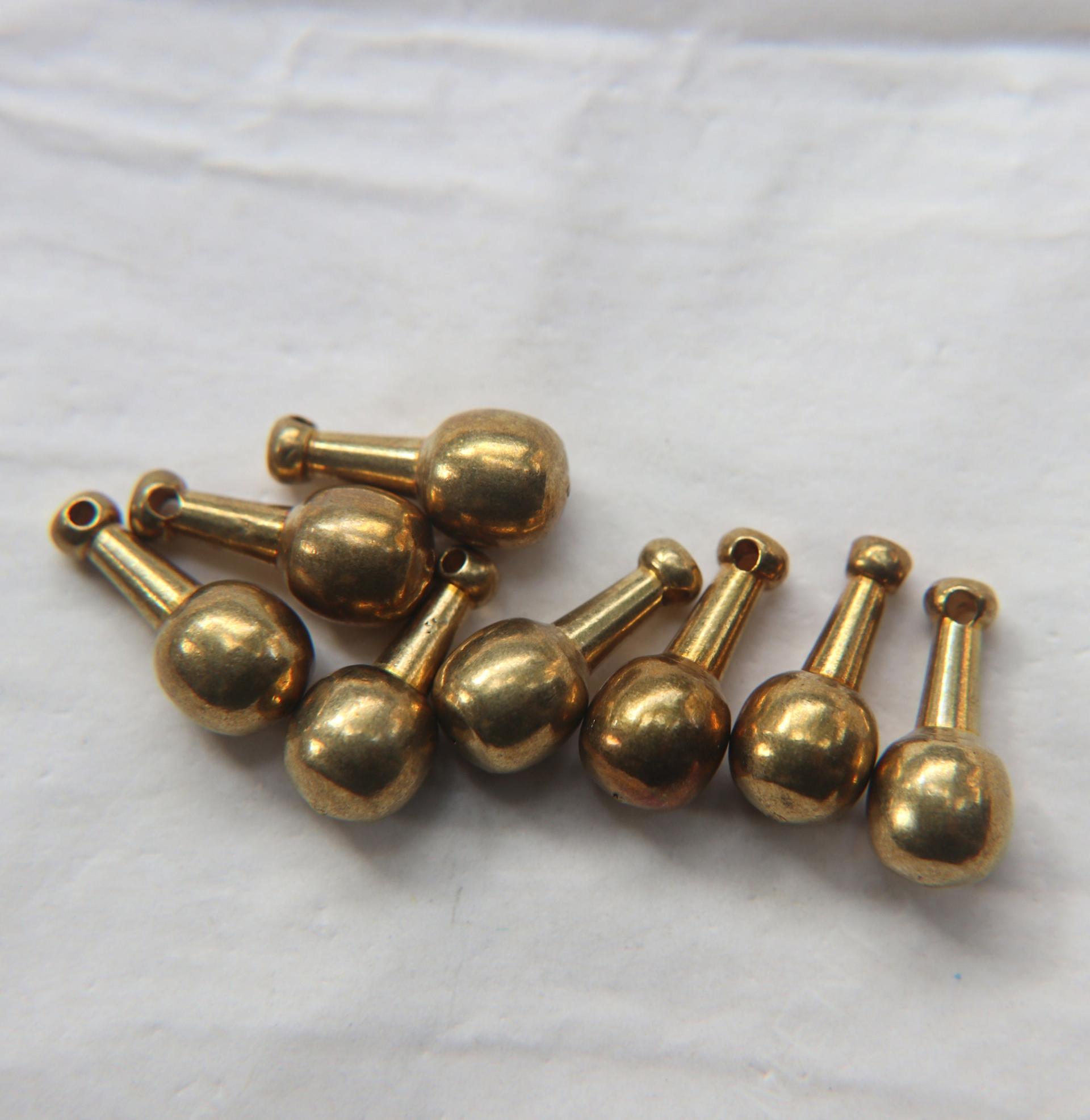 Solid Metal Drops, Pendulum Charms, in brass 19x9mm, 2mm Loop, 4/30 pieces vintage findings, jewlery making, art deco, premium supplies