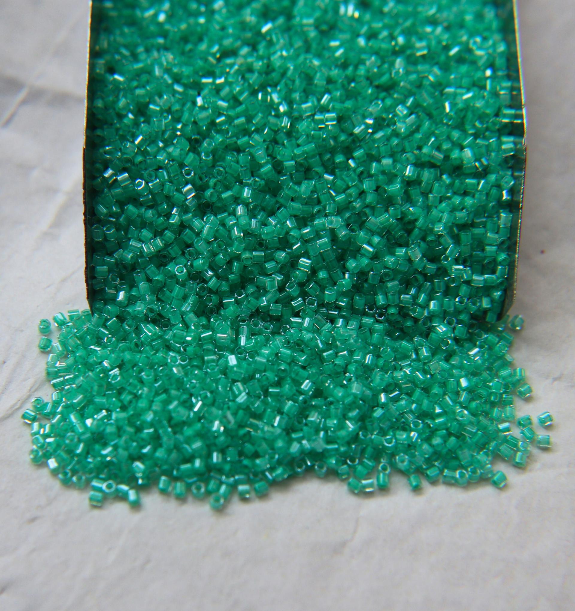15/0 MIYUKI Hex Dark Mint Green Lined CRYSTAL Japanese Beads 10/20/50/100 Grams embroidery materials Jewelry making beads, vintage beads