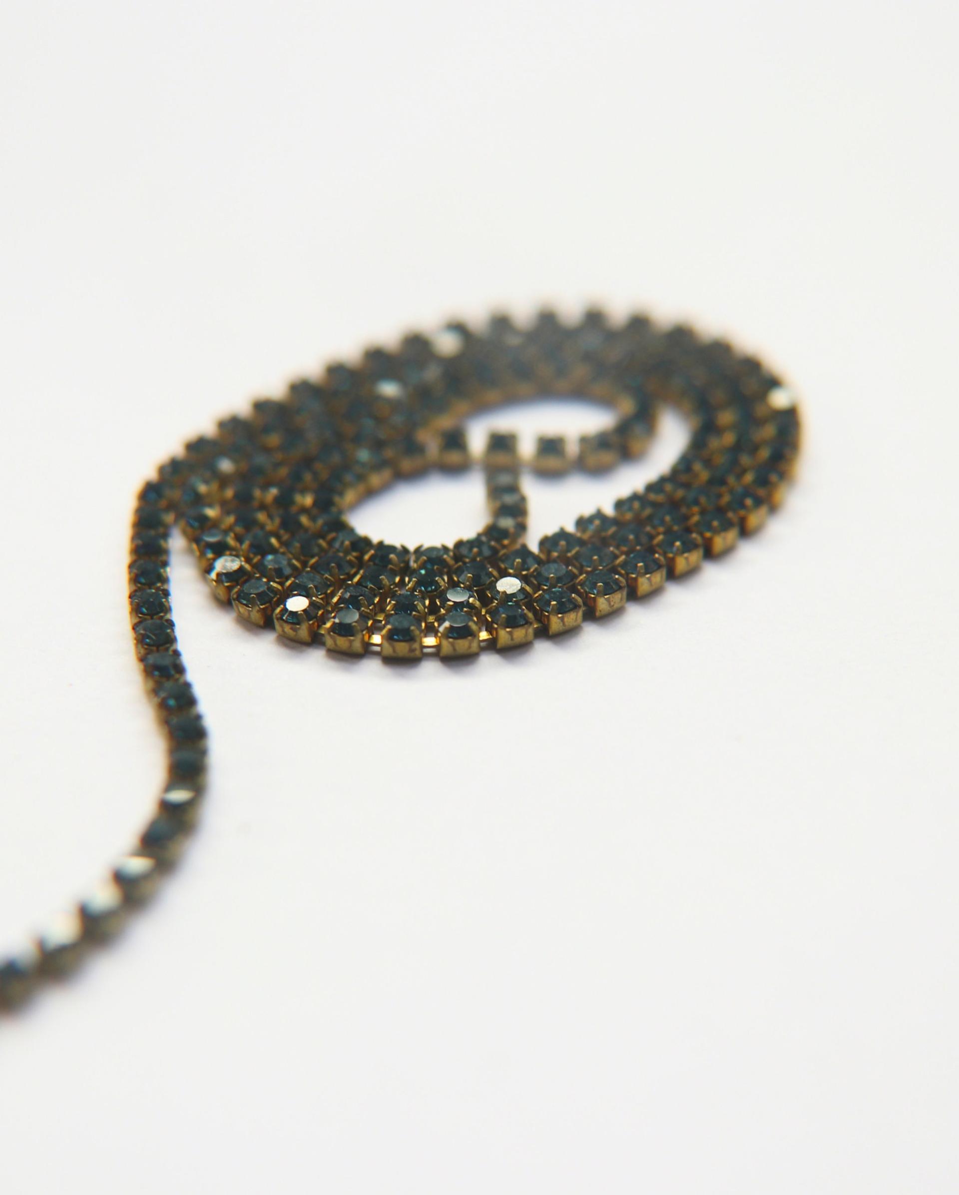 14pp Swarovski Vintage Chain in Montana (2mm) 0.5/1/2/5 Meters Brass Settings Bridal Supplies, Jewelry, vintage findings, premium supply