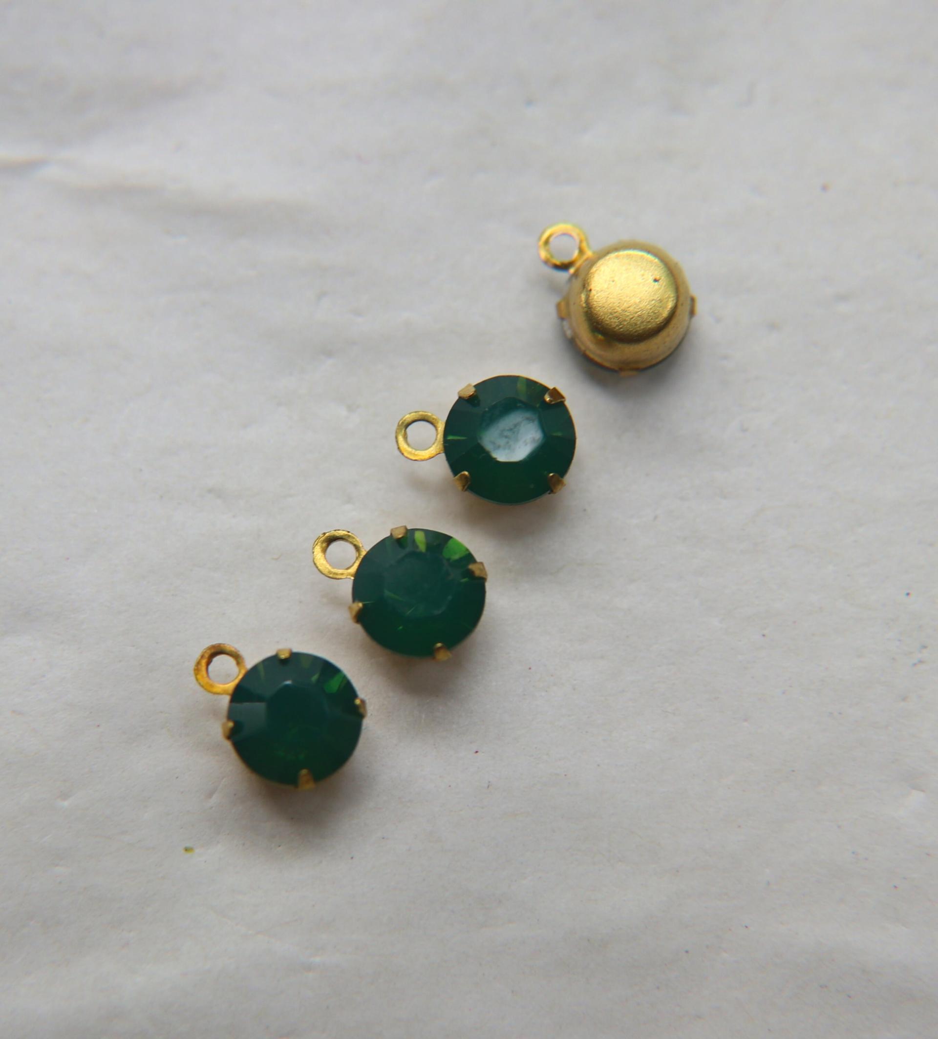 Swarovski 6mm Round setting drop one loop in Palace Green Opal 28ss 12/24/100/500 Pieces jewelry supplies in Brass/Vintage Black Charms