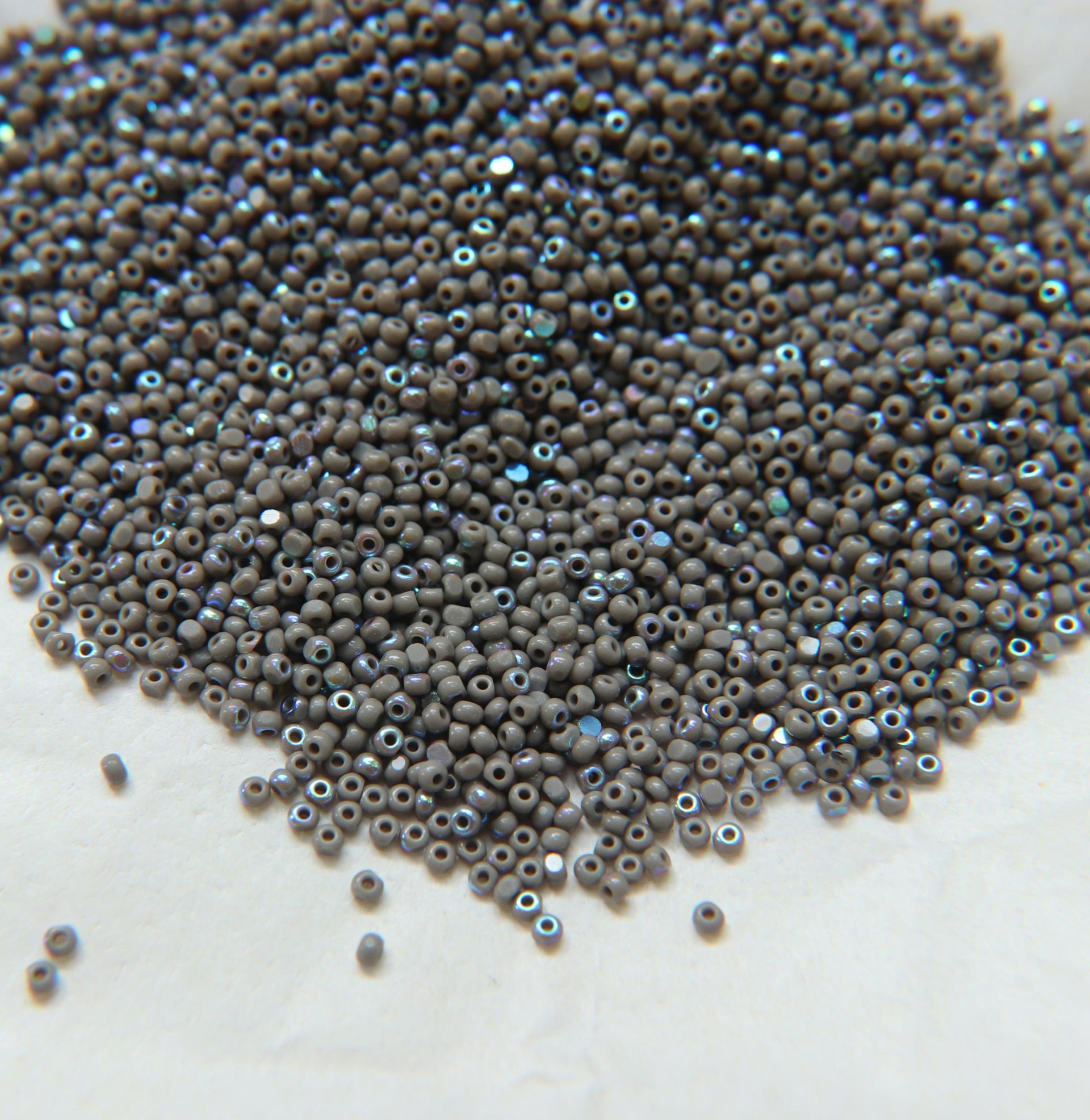 11/0 Charlotte Cut Beads Patina Opaque Grey Aurore Boreale 10/20/50/250/500 Grams PREMIUM MATERIALS