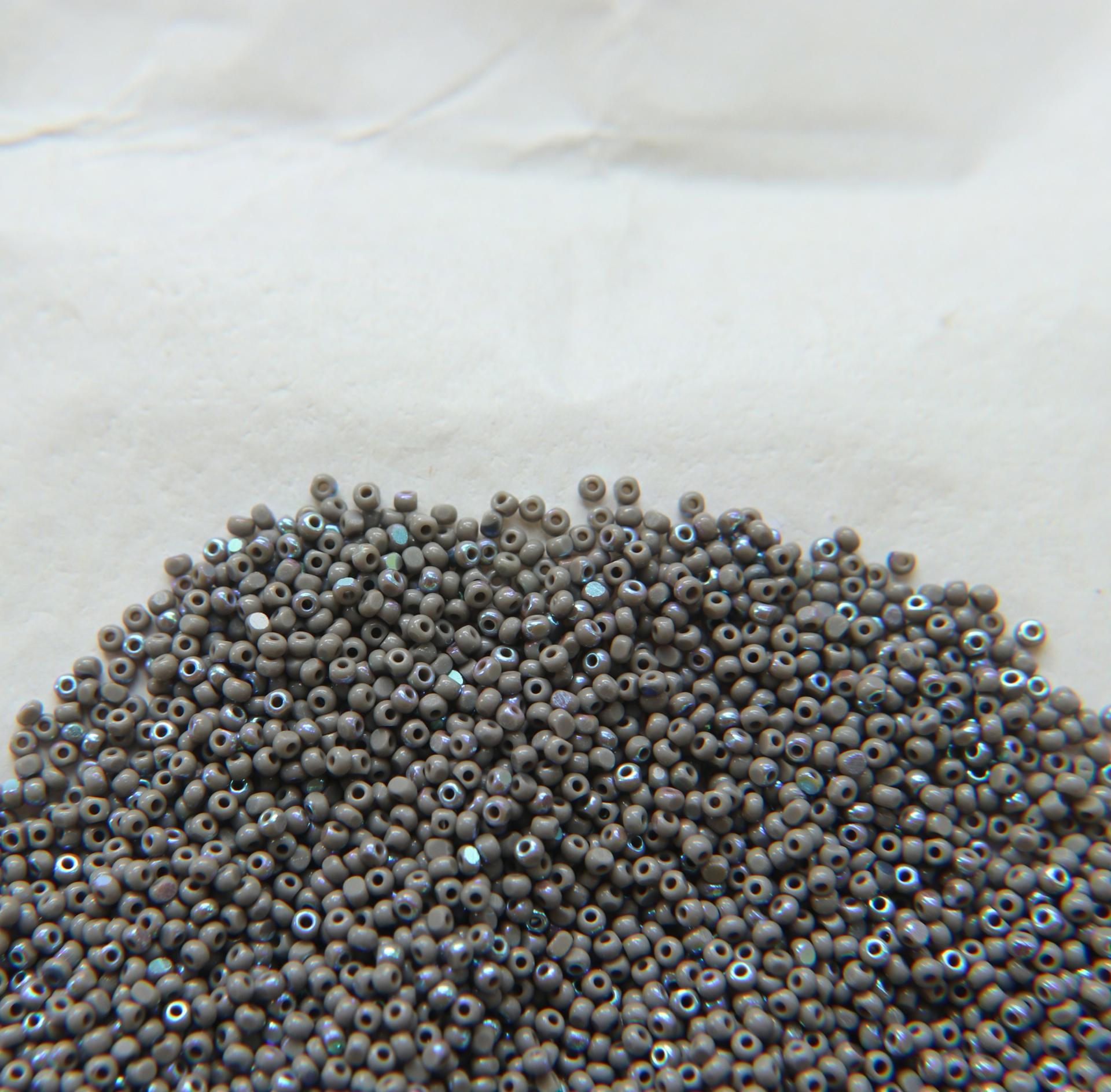 11/0 Charlotte Cut Beads Patina Opaque Grey Aurore Boreale 10/20/50/250/500 Grams PREMIUM MATERIALS