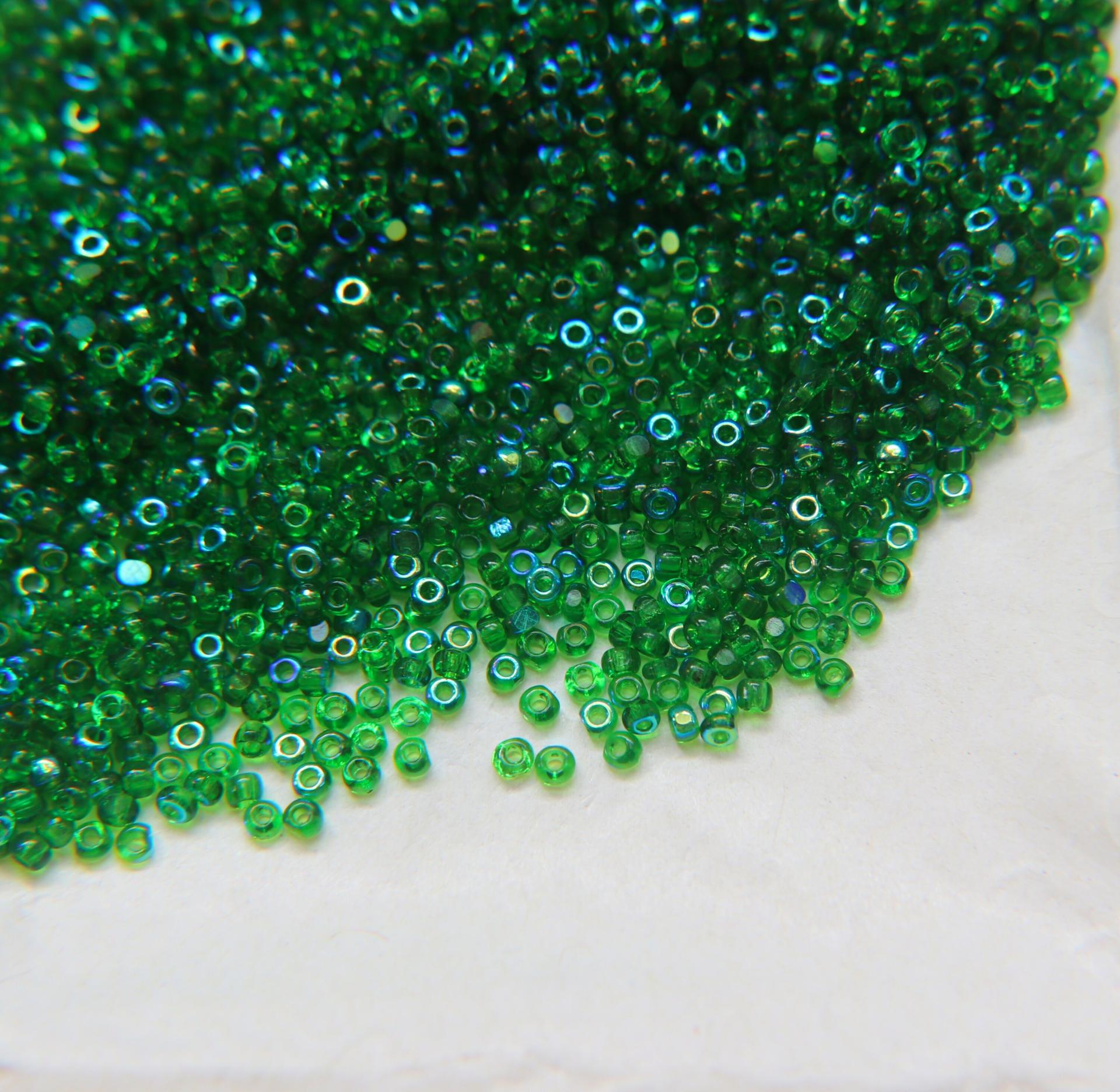 11/0 Charlotte Cut Beads Patina Light Emerald Transparent Aurore Boreale 10/20/50/250/500 Grams PREMIUM MATERIALS