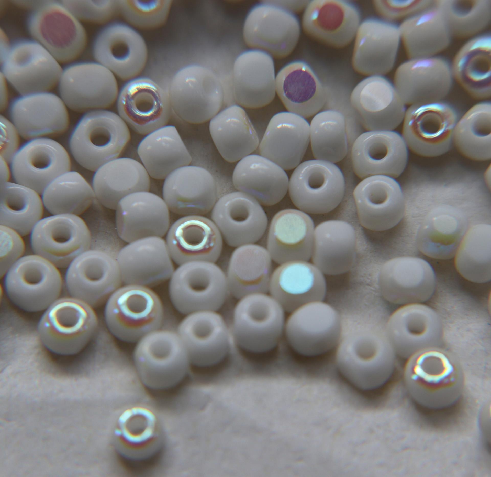 6/0 Charlotte Cut Beads Patina Chalk White Aurore Boreale 10/20/50/250/500 Grams glass beads, jewelry supply, vintage findings, craft