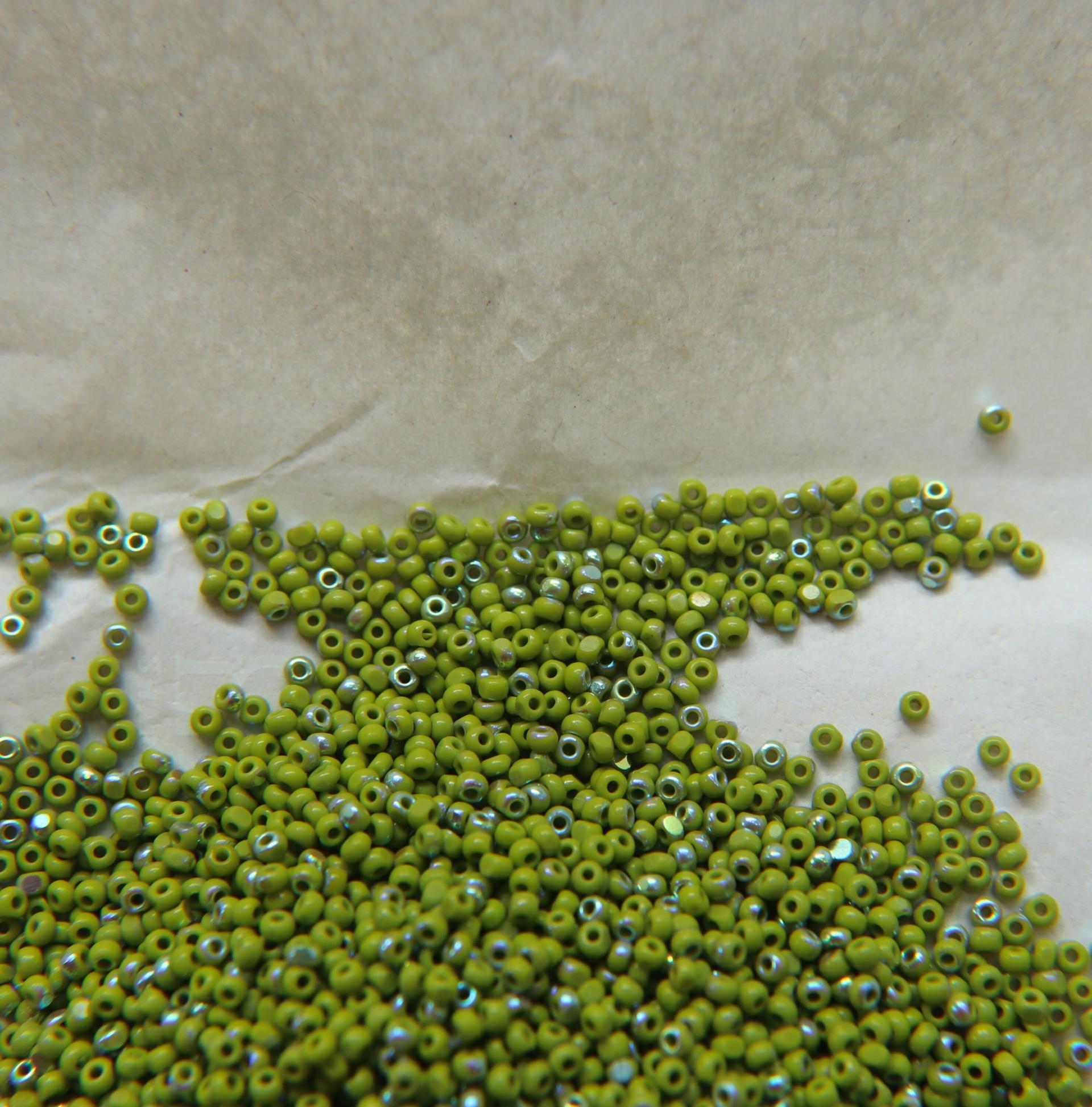 11/0 Charlotte Cut Beads Patina Opaque Olivine Aurore Boreale 10/20/50/250/500 Grams PREMIUM MATERIALS
