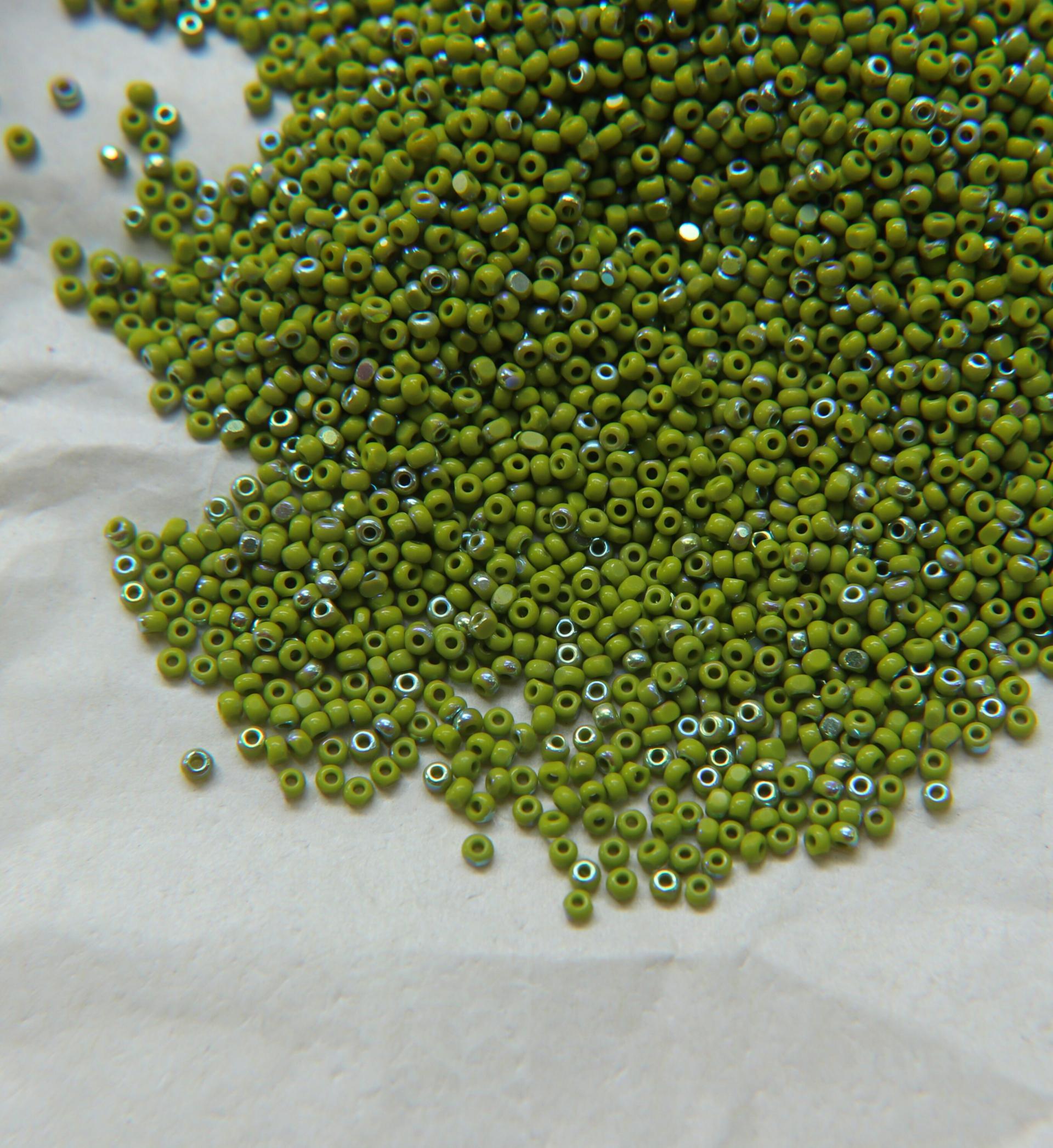 11/0 Charlotte Cut Beads Patina Opaque Olivine Aurore Boreale 10/20/50/250/500 Grams PREMIUM MATERIALS