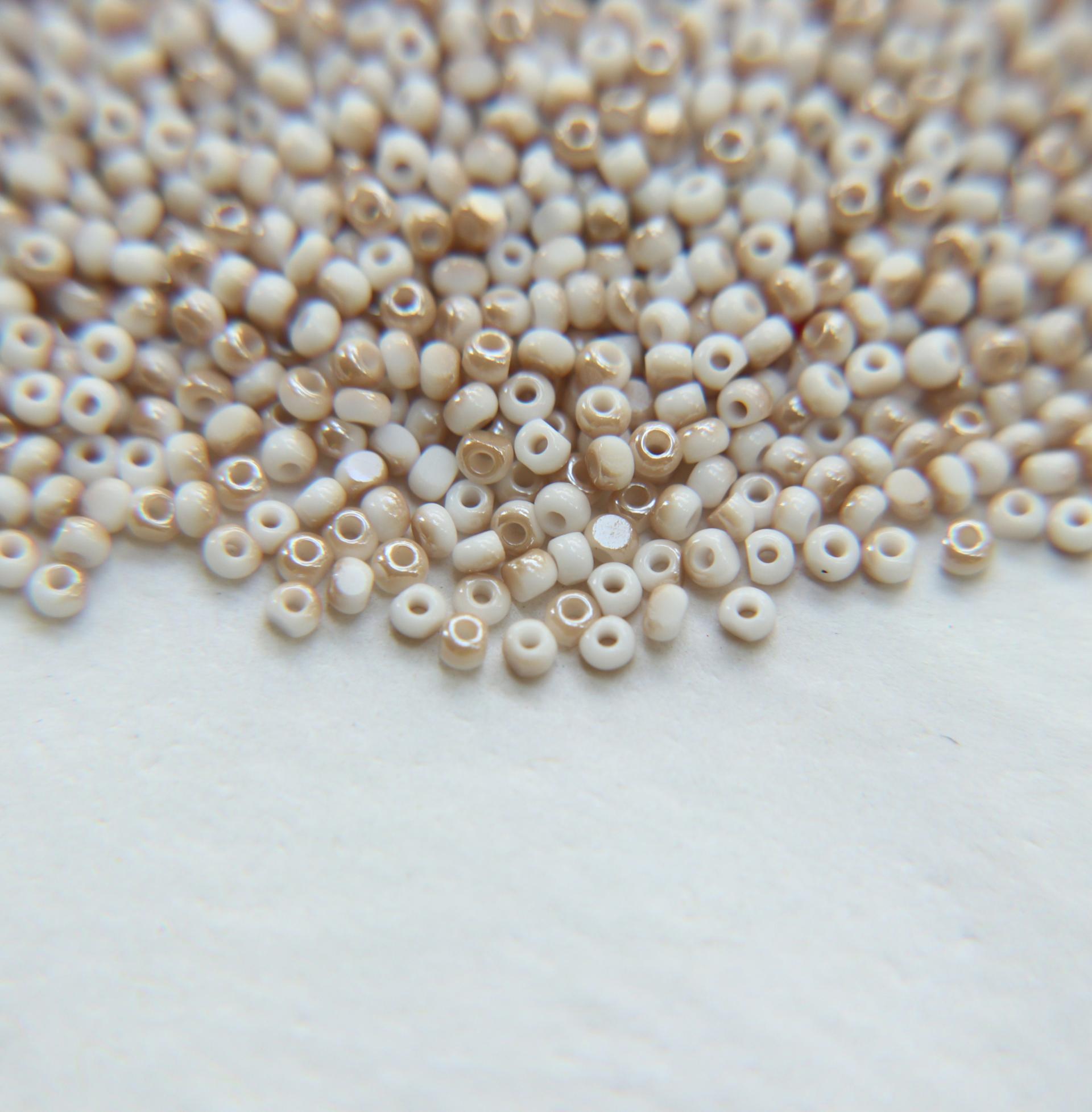 11/0 Charlotte Cut Beads Opaque Chalk White Golden Honey 10/20/50/250/500 Grams PREMIUM MATERIALS