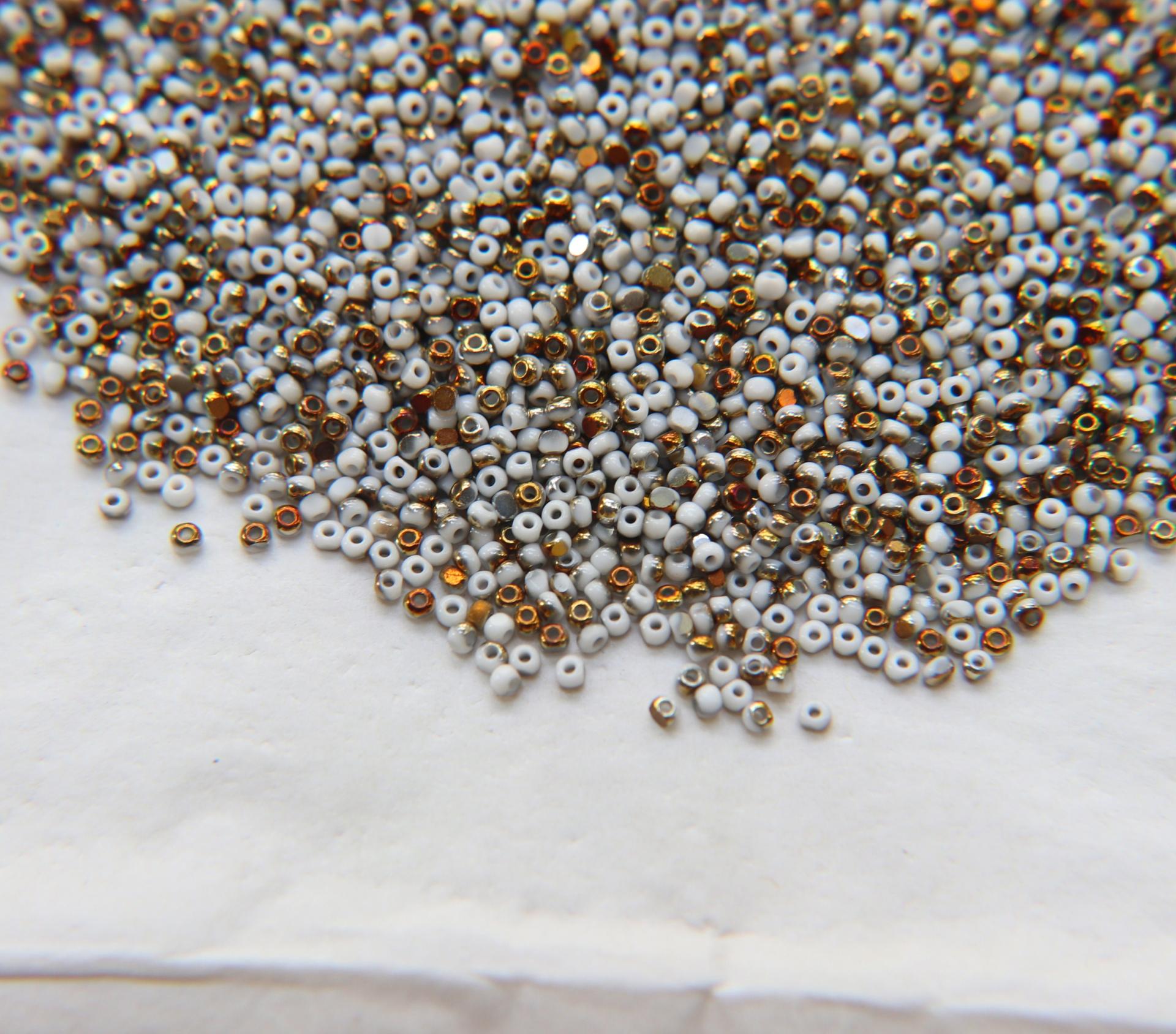 11/0 Charlotte true Cut Beads Patina Opaque Chalk White Bronze Gold 10/20/50/250/500 Grams vintage findings, embroidery materials, craft