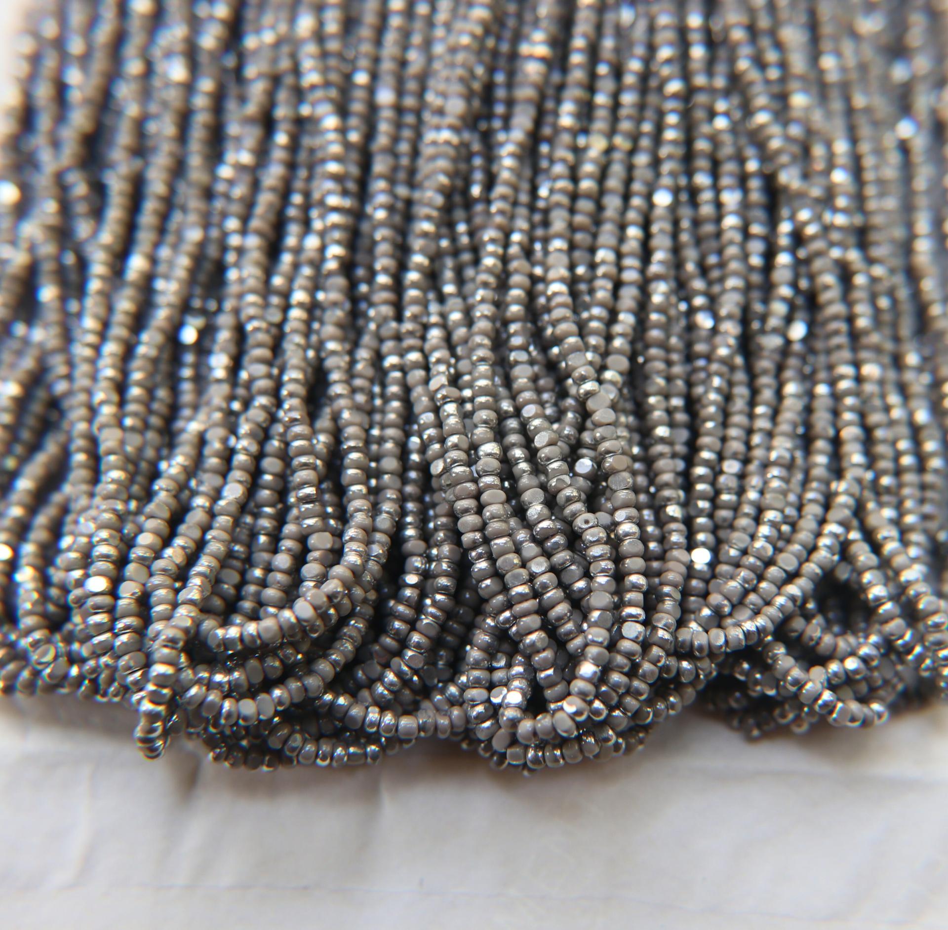 11/0 Charlotte true Cut Beads Patina Opaque Grey Silver 10/20/50/250/500 Grams PREMIUM SEED BEADS