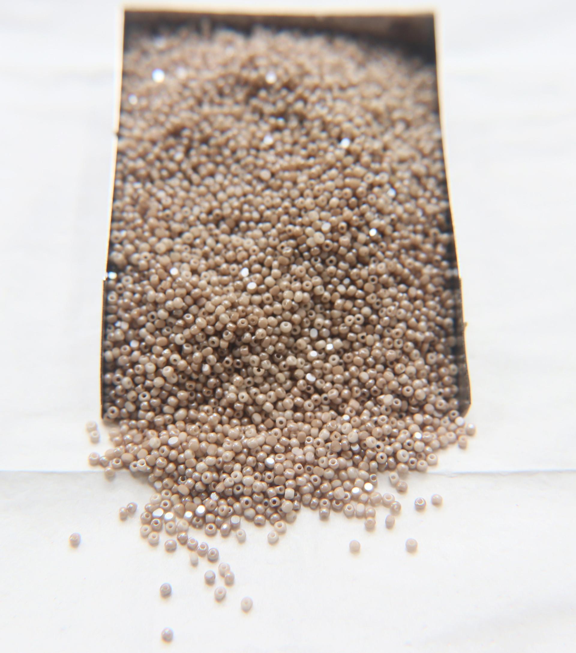 13/0 Charlotte Cut Beads Opaque Cream Dark Silk 10/20/50/250/500 Grams PREMIUM MATERIALS