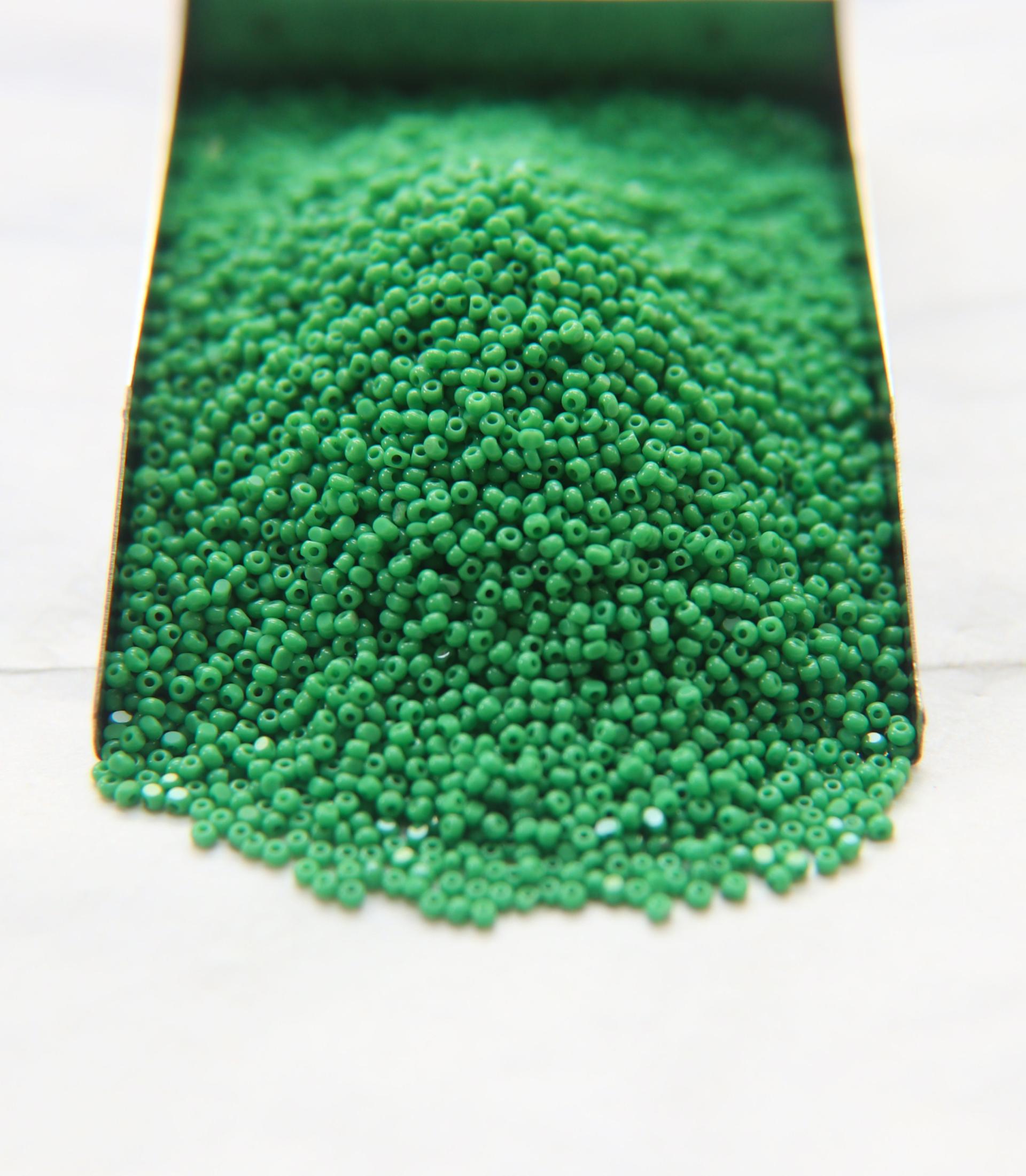 13/0 Charlotte Cut Beads 53250 Green Opaque 5/10/20/50/250/500 Grams craft supplies, jewelry making, embroidery materials, vintage beads